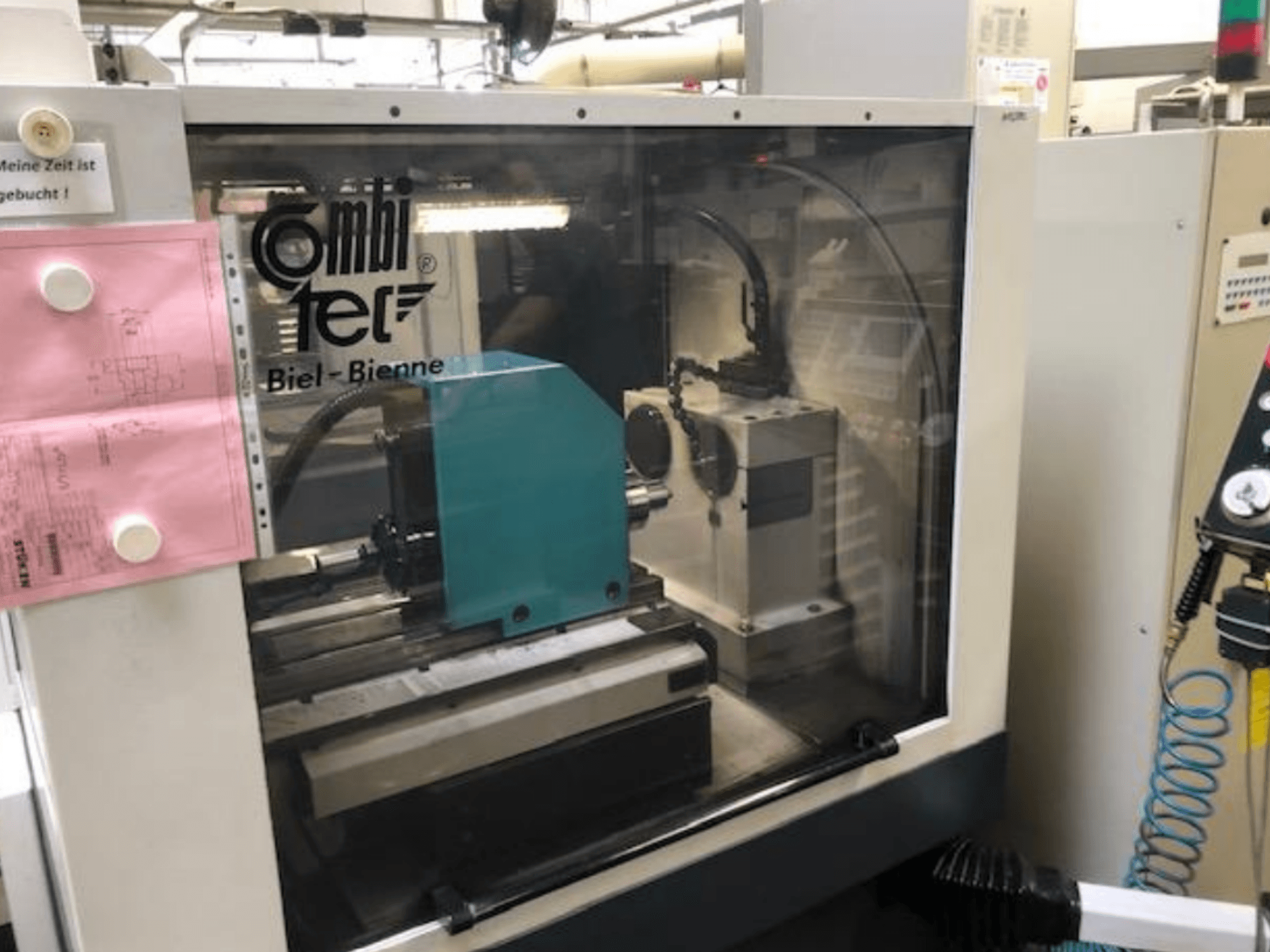 Круглошліфувальний верстат Combitec CT-450 вид спереду, з панеллю керування та робочим налаштуванням.