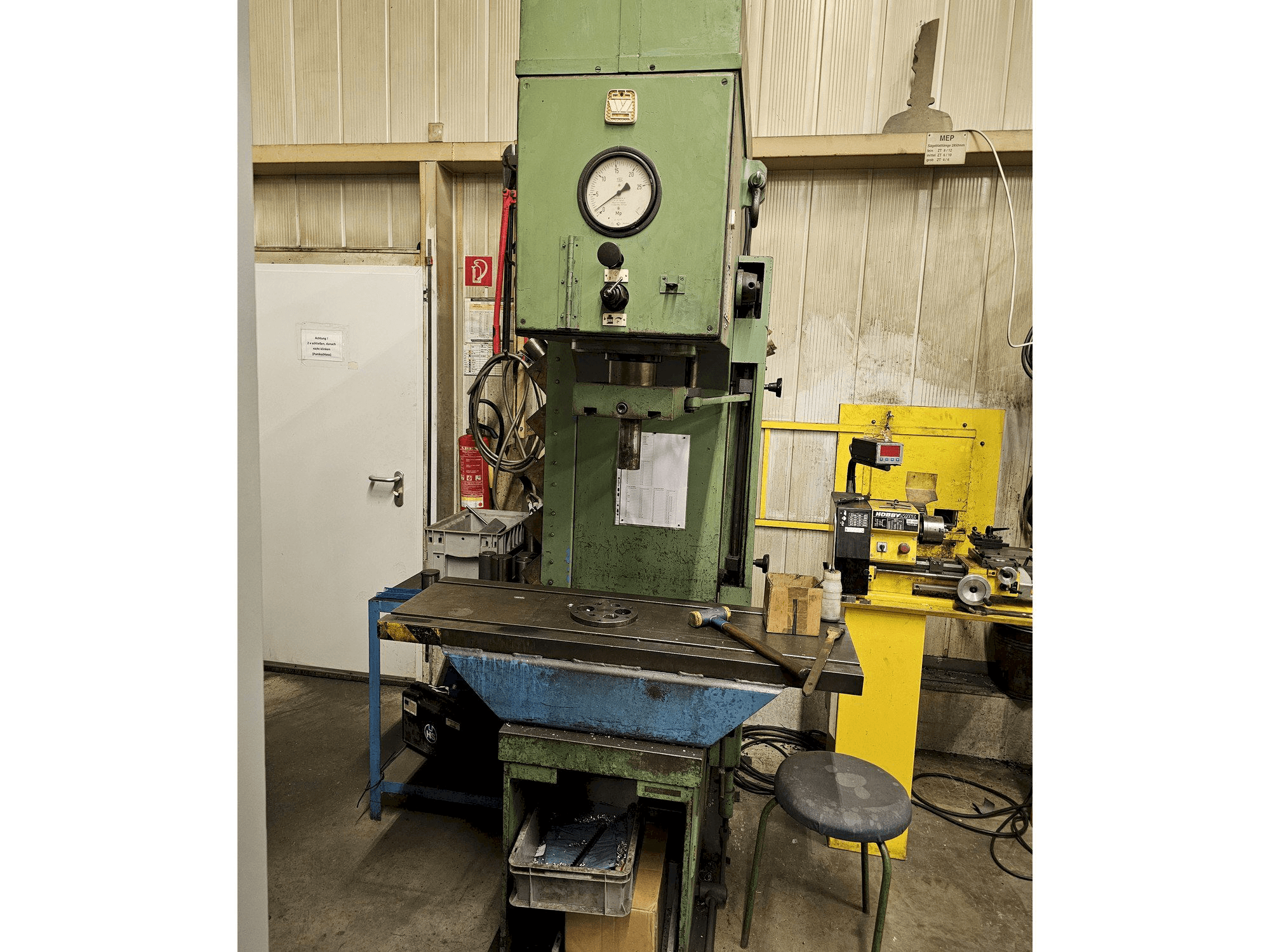 MACHINE_IMG_ALT_FRONT_VIEW