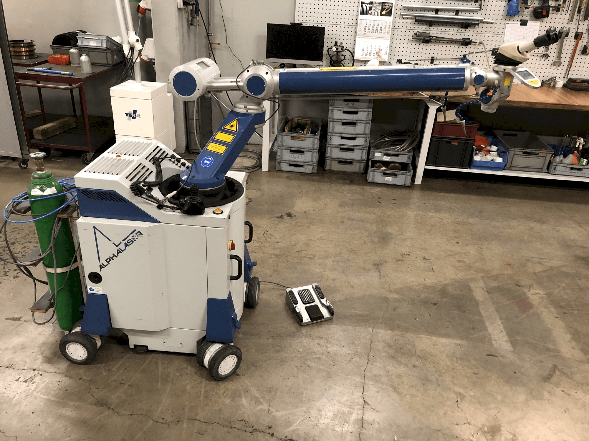 Left view of ALPHA LASER ALM 200 machine