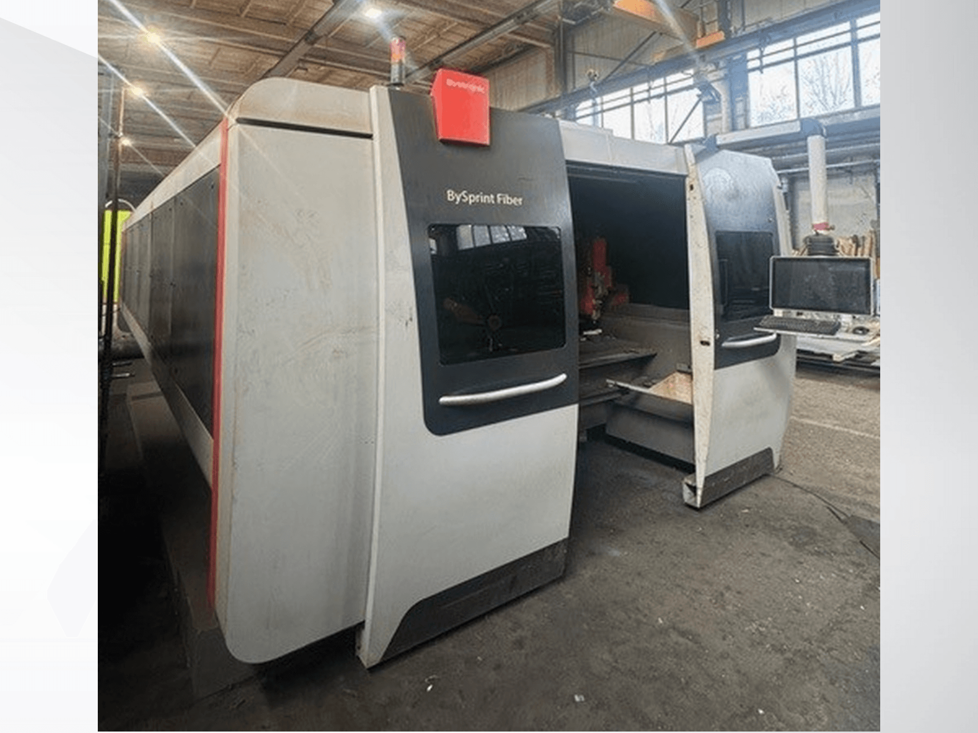 Машина BySprint Fiber від Brünswick, вид спереду з двома отворами, сенсорною панеллю керування та робочим простором всередині.