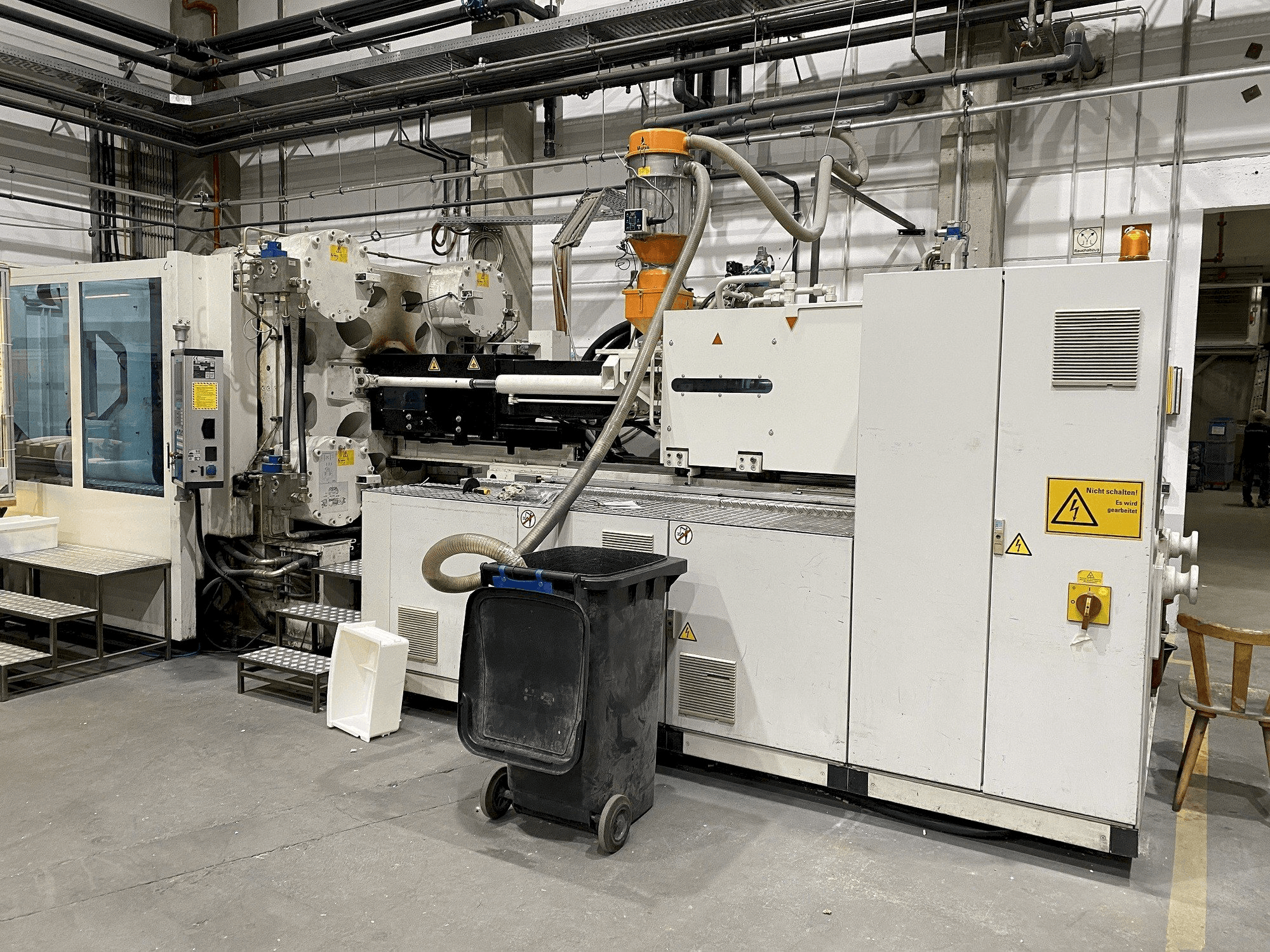 Front view of Battenfeld HM 800 2P/5400 machine