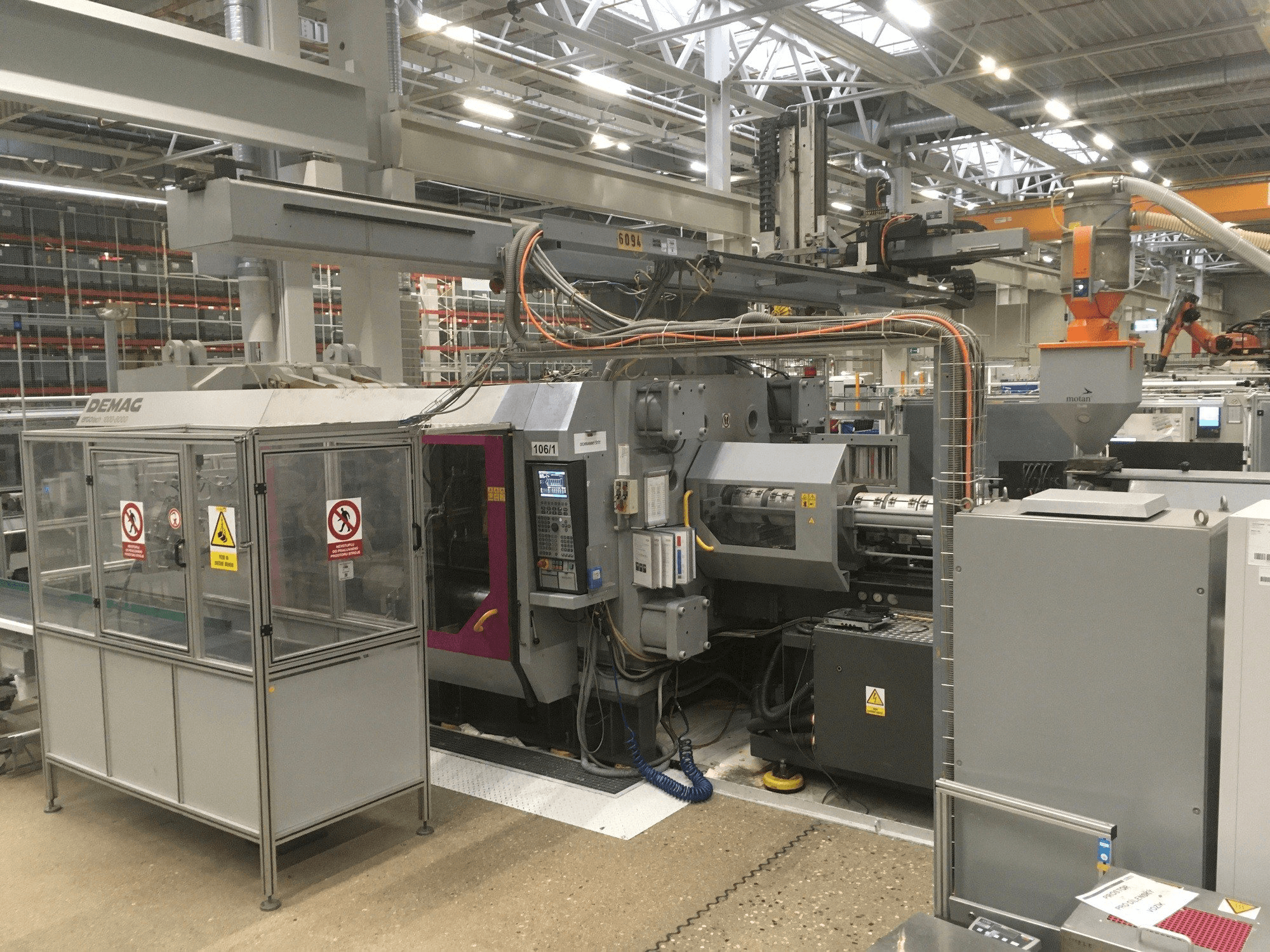 Front view of DEMAG Ergotech 1000-8000 machine