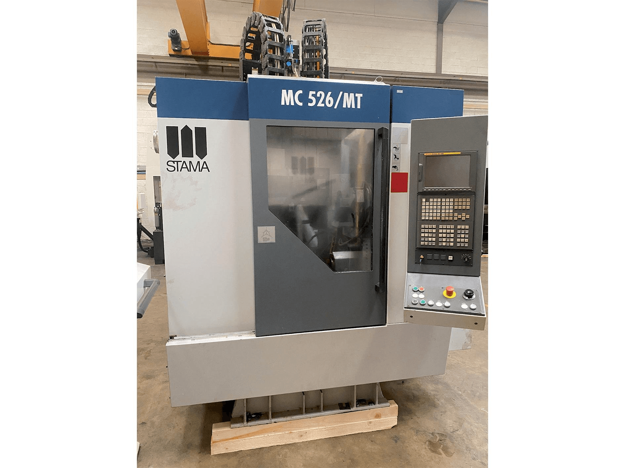 Front view of STAMA MC 526 machine