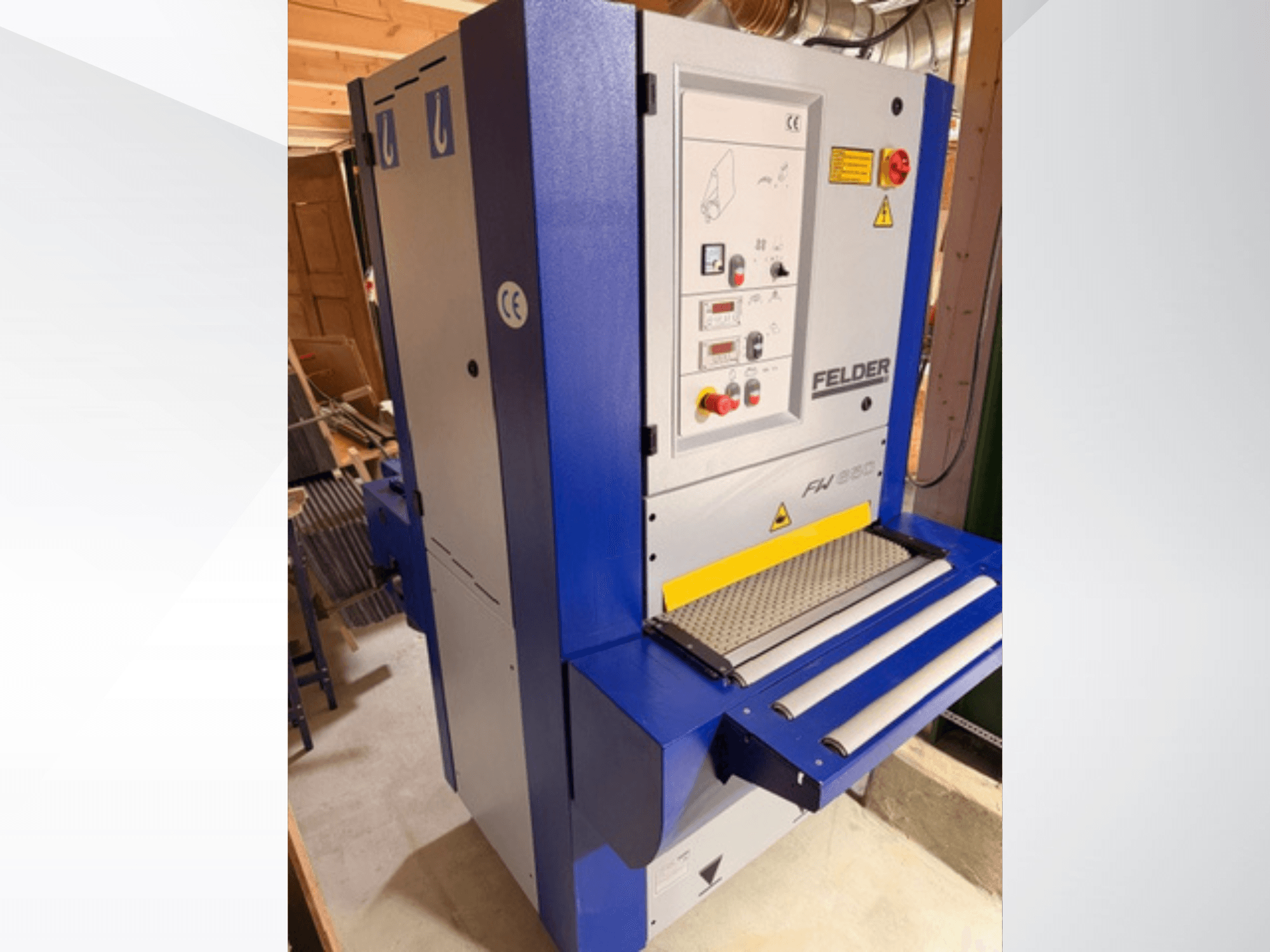 Рубанок Felder FH 930, вид спереду, з панеллю керування, елементами безпеки та роликами подачі/видалення.