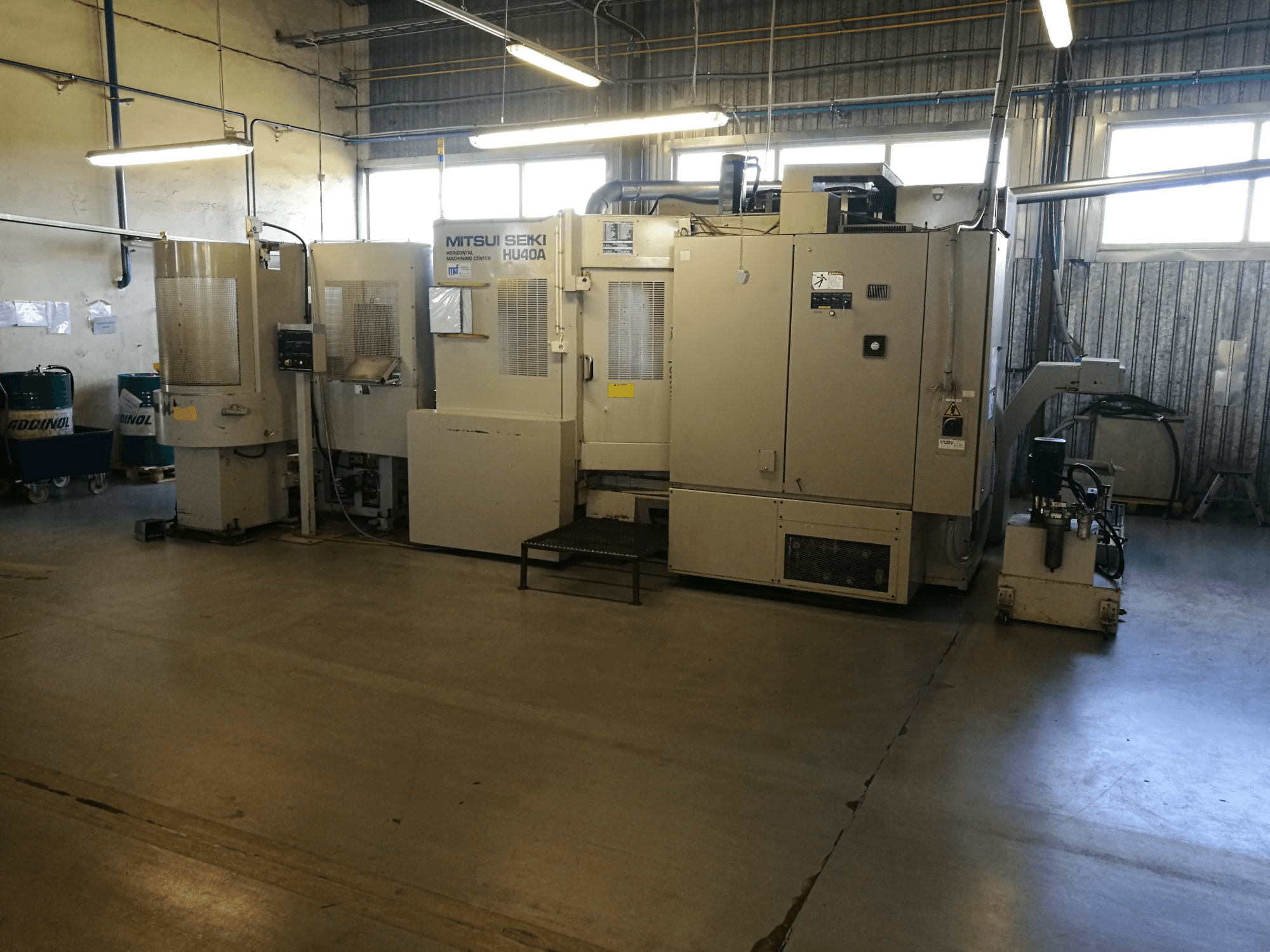 Front view 1 of Mitsui Seiki HU40A Machine