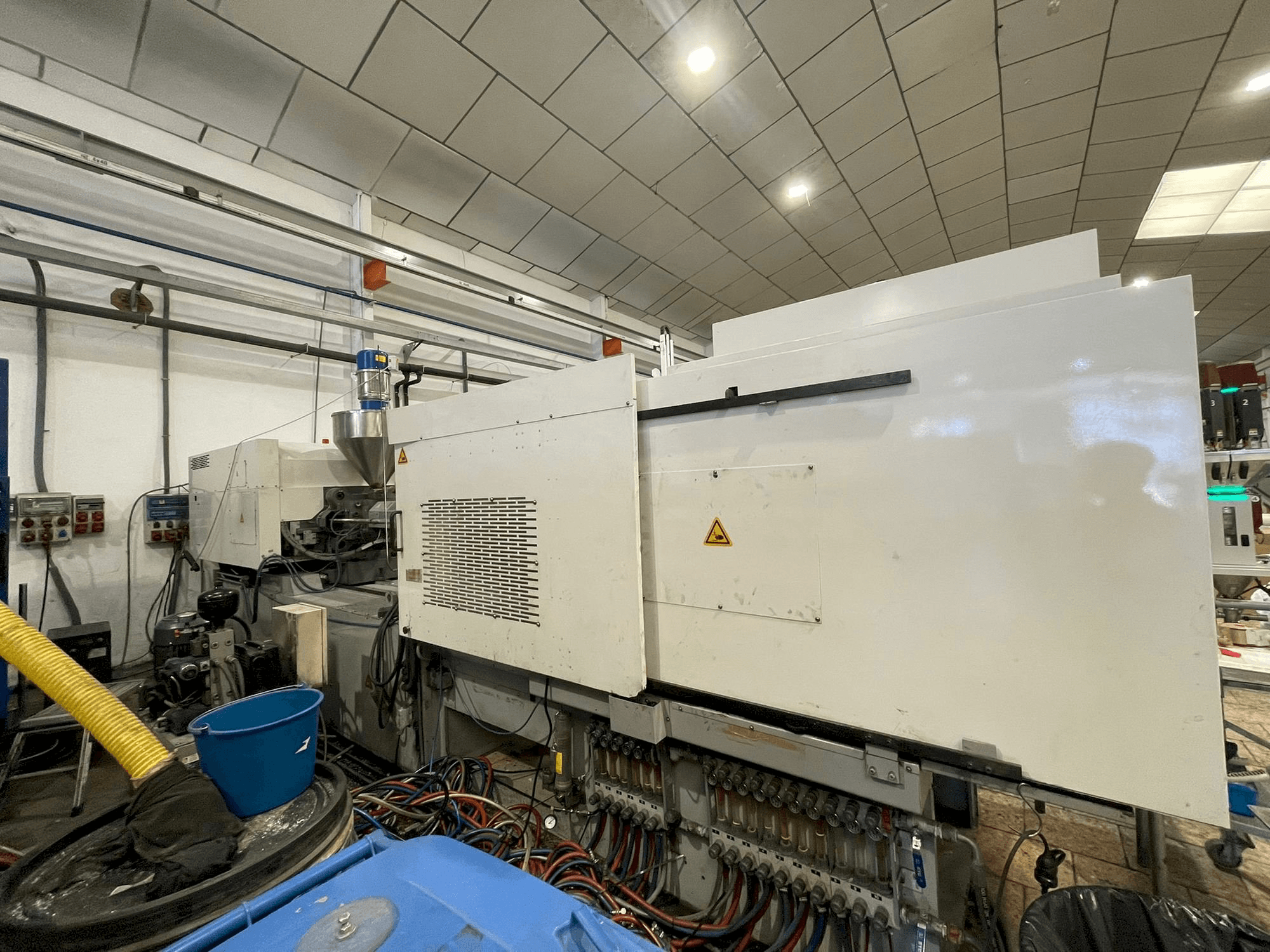 Left view of Toyo Si-280-V machine