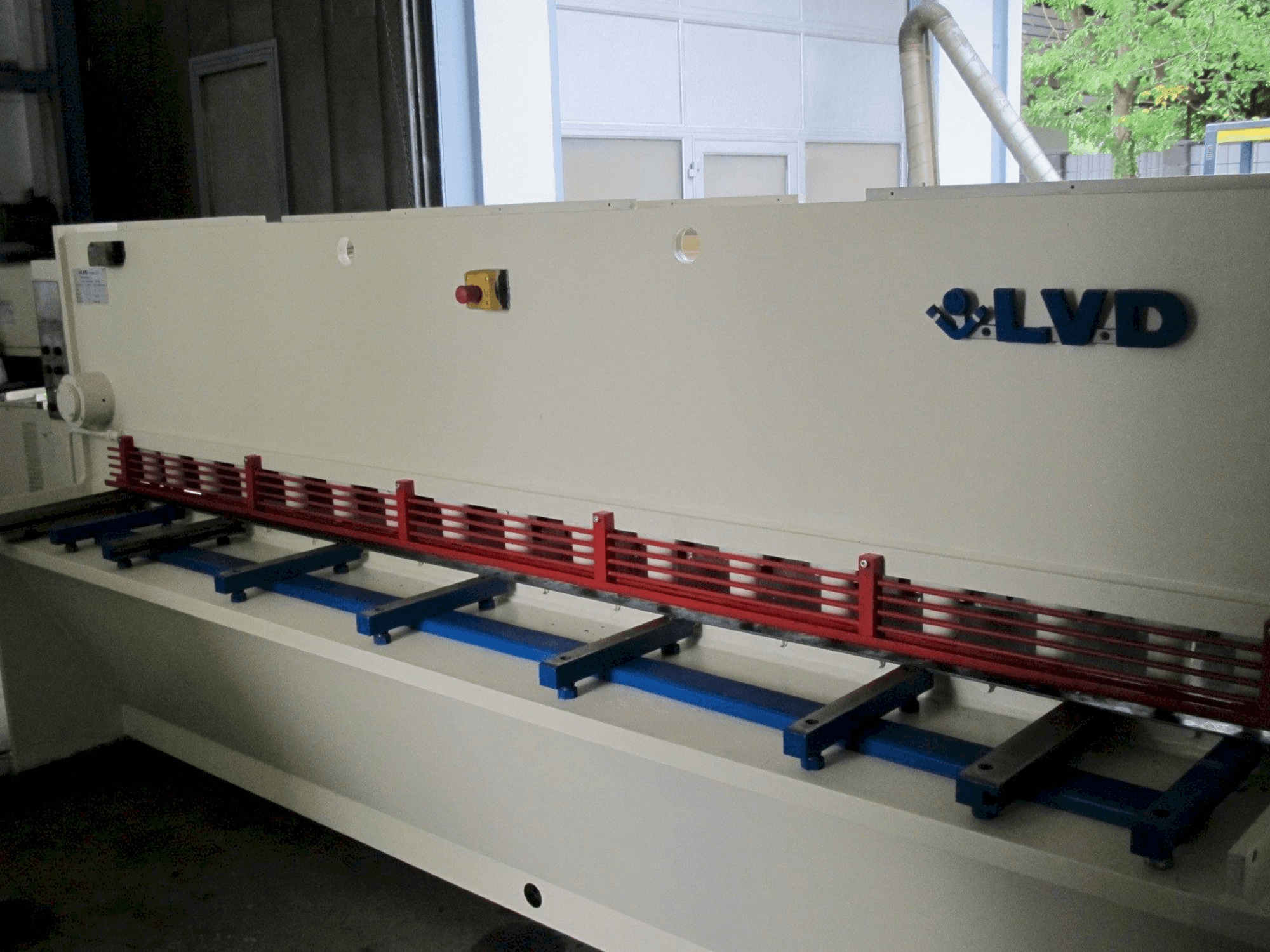 Front view of LVD HST 31/6 machine