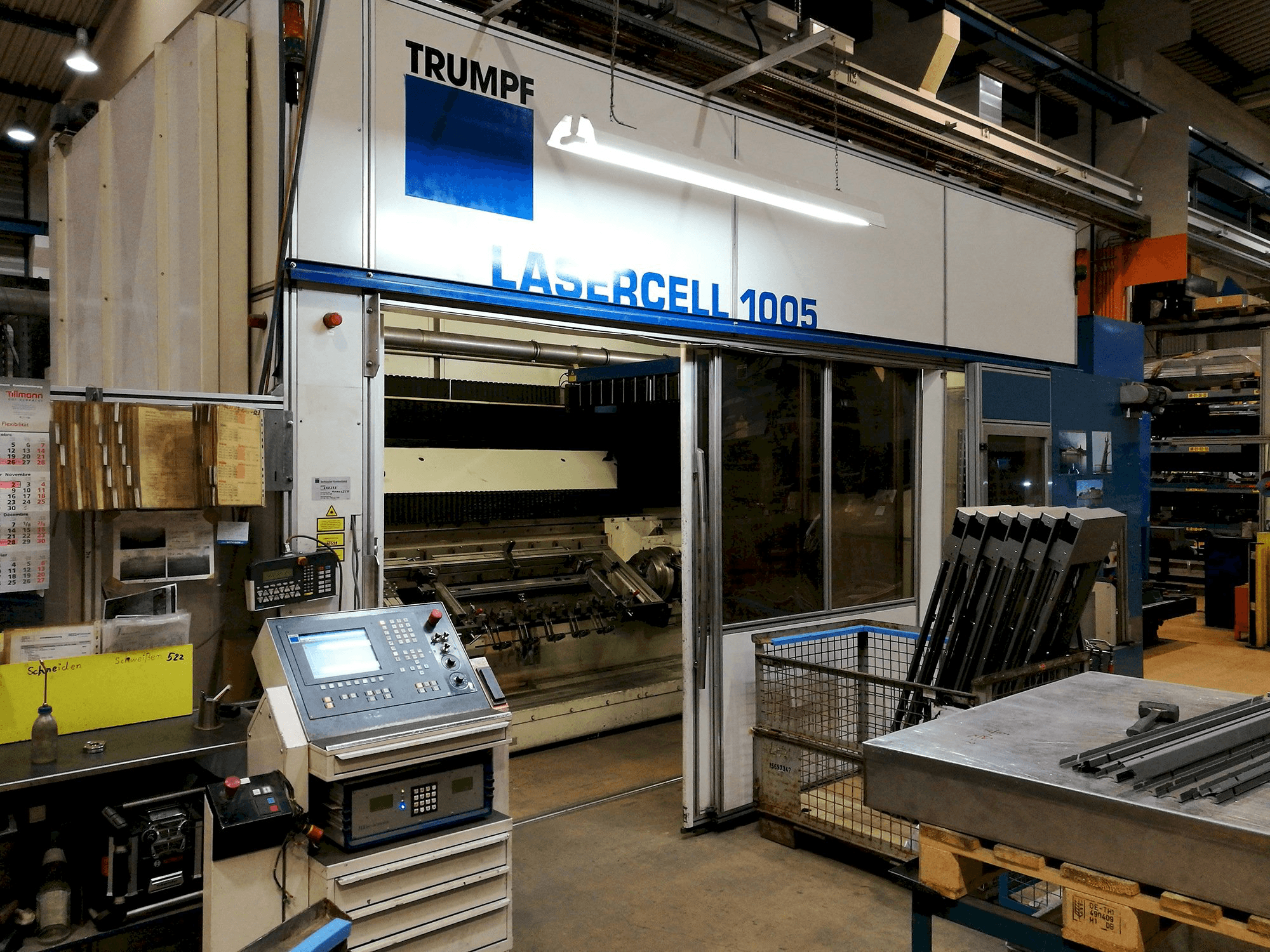Left view of Trumpf Lasercell TLC 1005 Machine