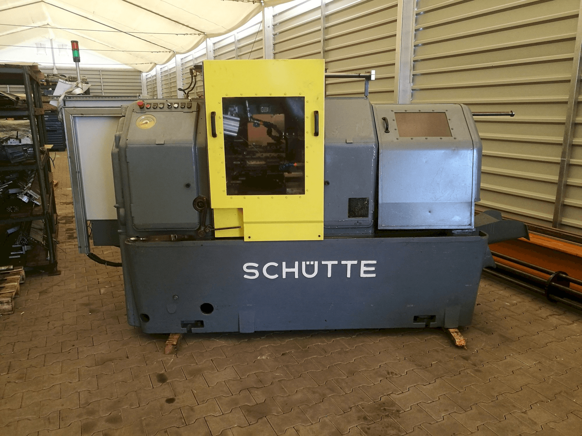 Front view of Schuette SE 16 machine