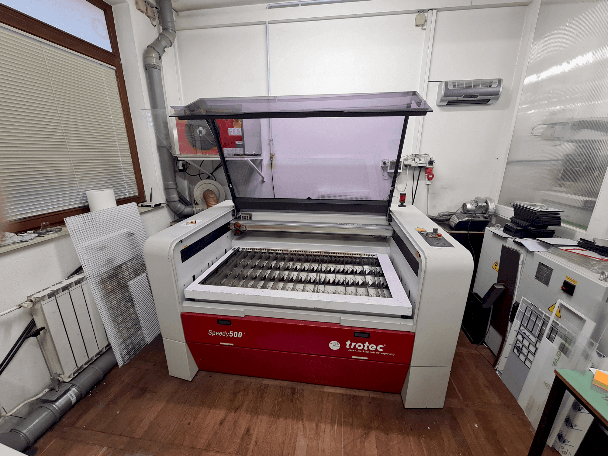 MACHINE_IMG_ALT_FRONT_VIEW