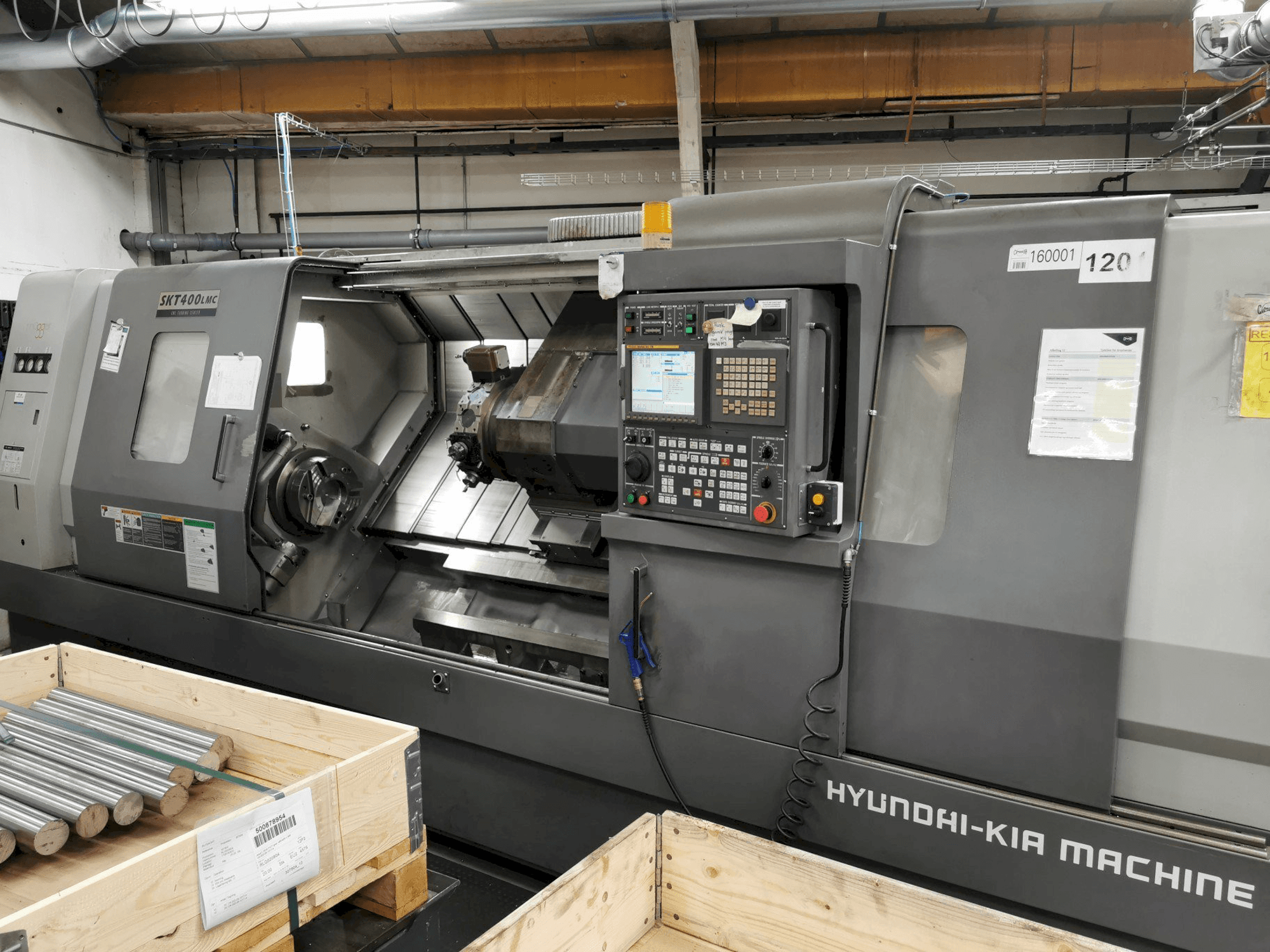 Front view of Hyundai Kia SKT400LMC machine