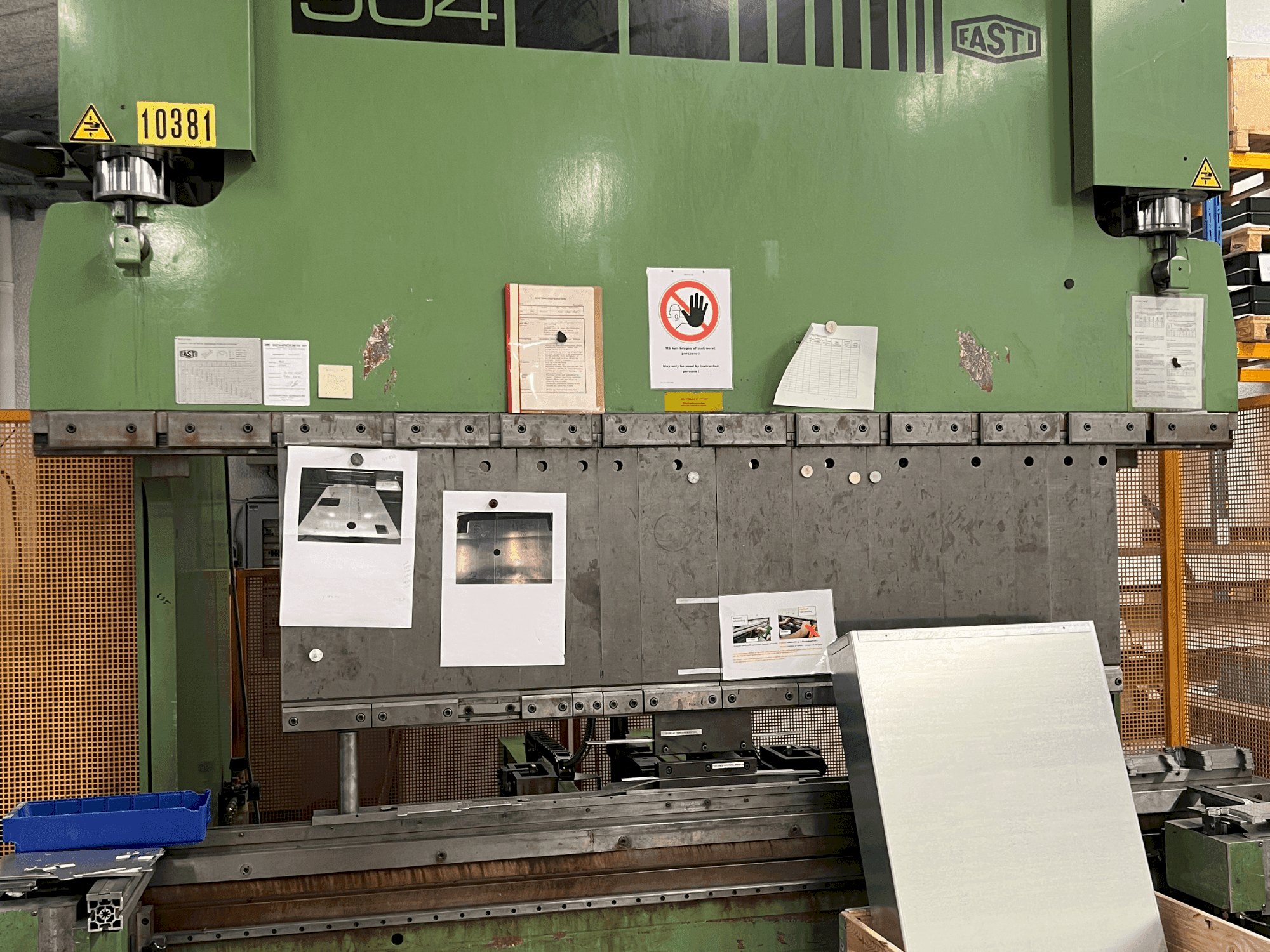 MACHINE_IMG_ALT_FRONT_VIEW