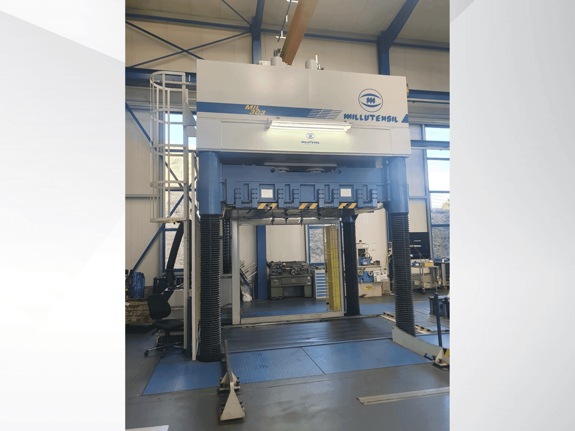 MACHINE_IMG_ALT_FRONT_VIEW