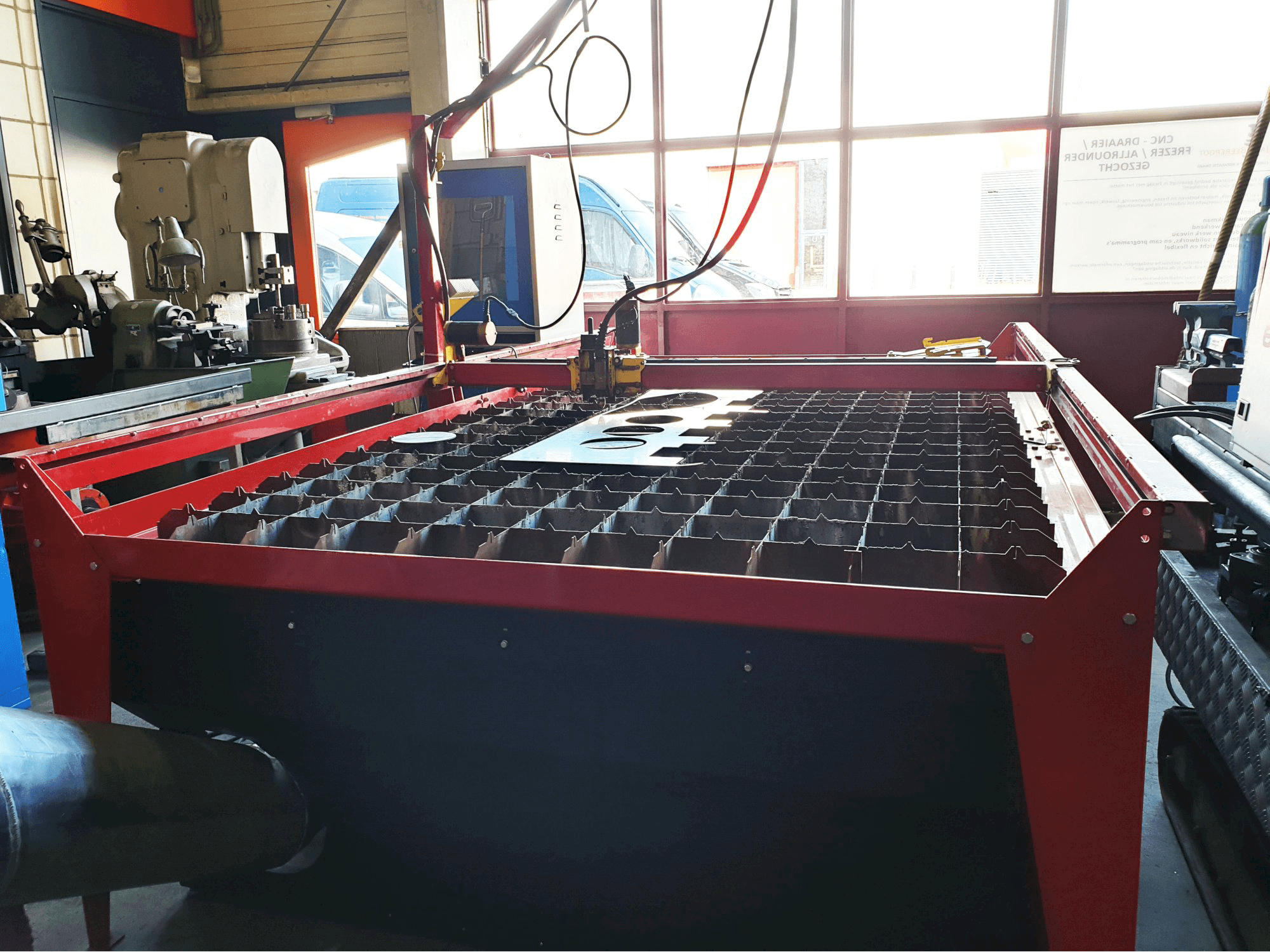 Working room of Plasmacam Samson 510 Machine