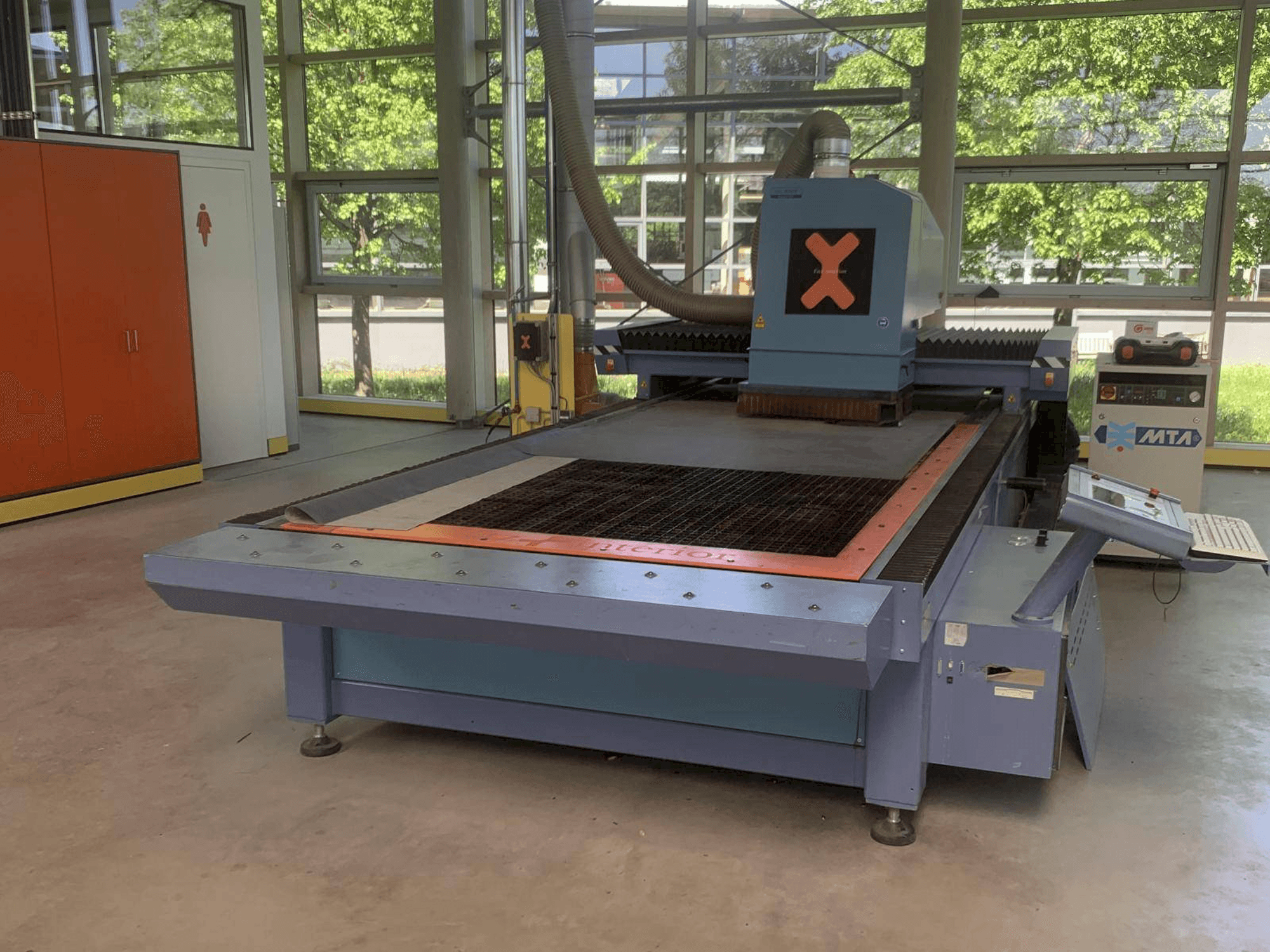 MACHINE_IMG_ALT_FRONT_VIEW