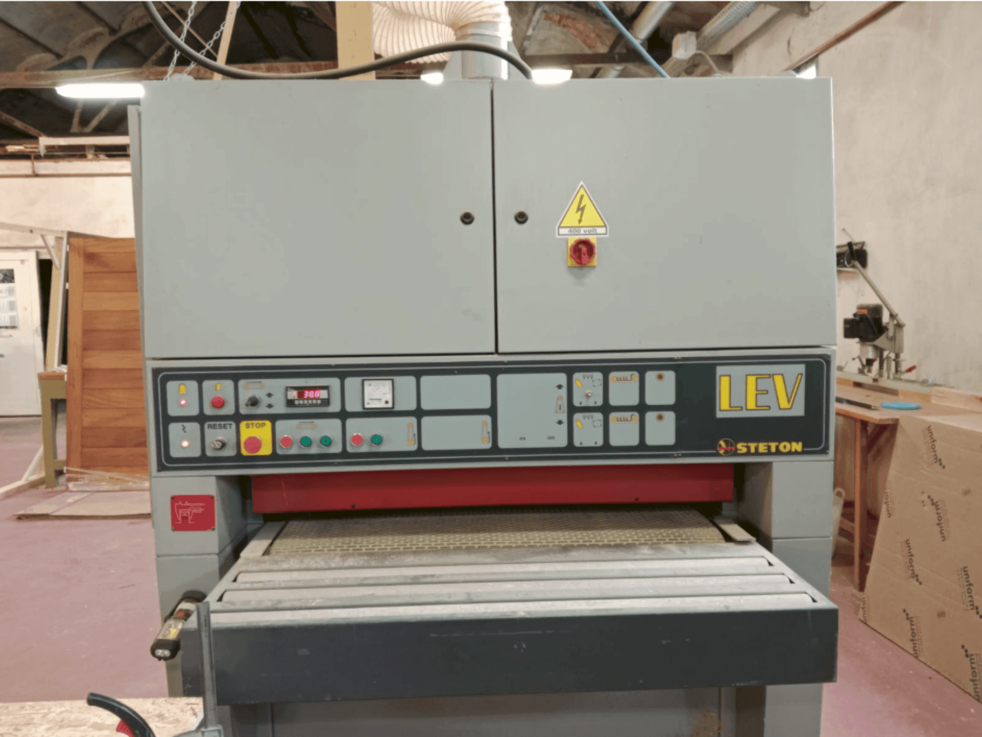 MACHINE_IMG_ALT_FRONT_VIEW