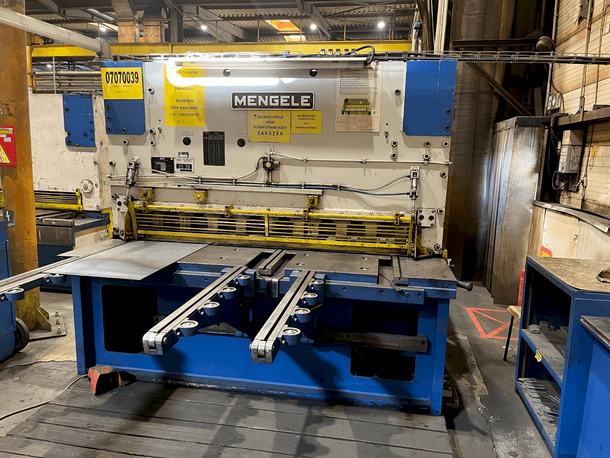 MACHINE_IMG_ALT_FRONT_VIEW