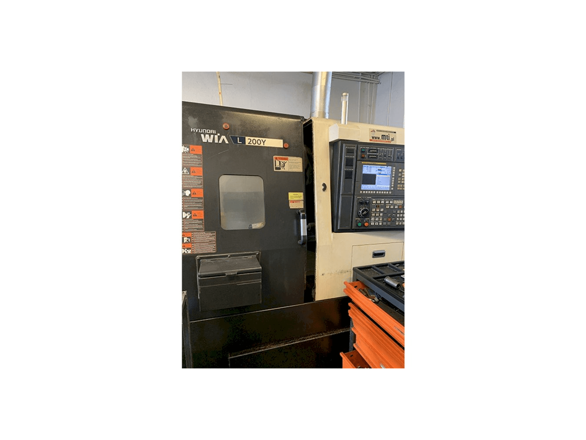 Front view of Hyundai Wia L200Y machine