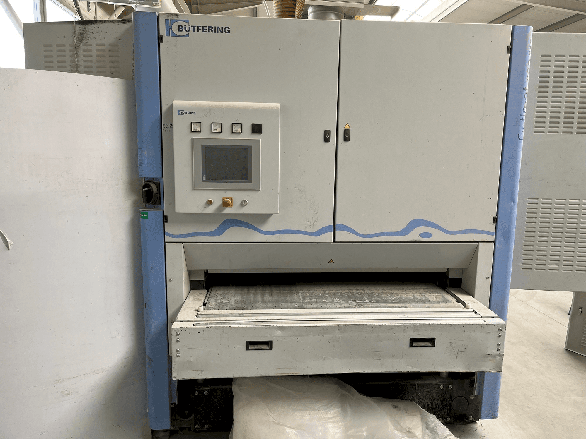 MACHINE_IMG_ALT_FRONT_VIEW