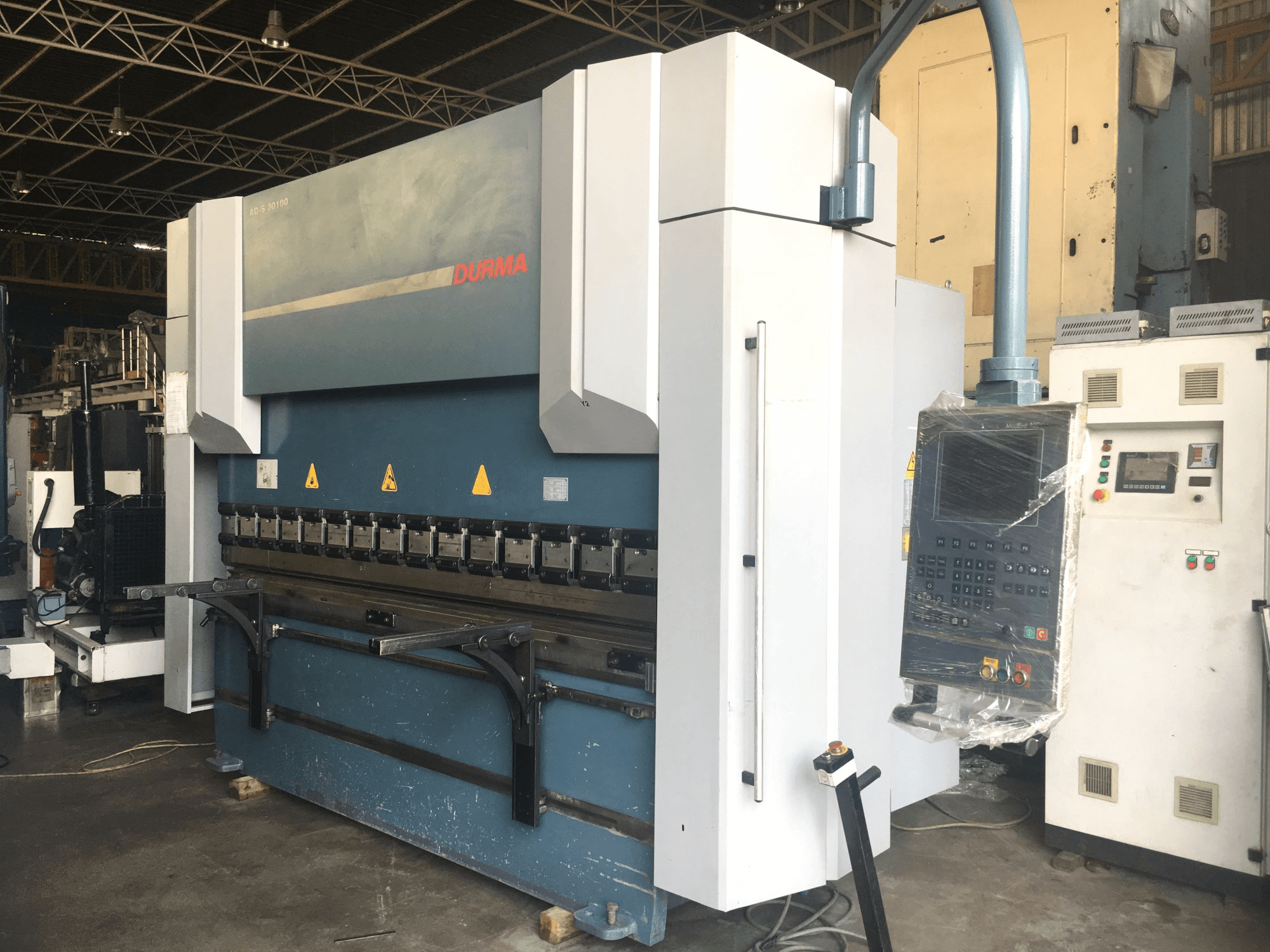 Right view of Durma AD-S 30100 Machine