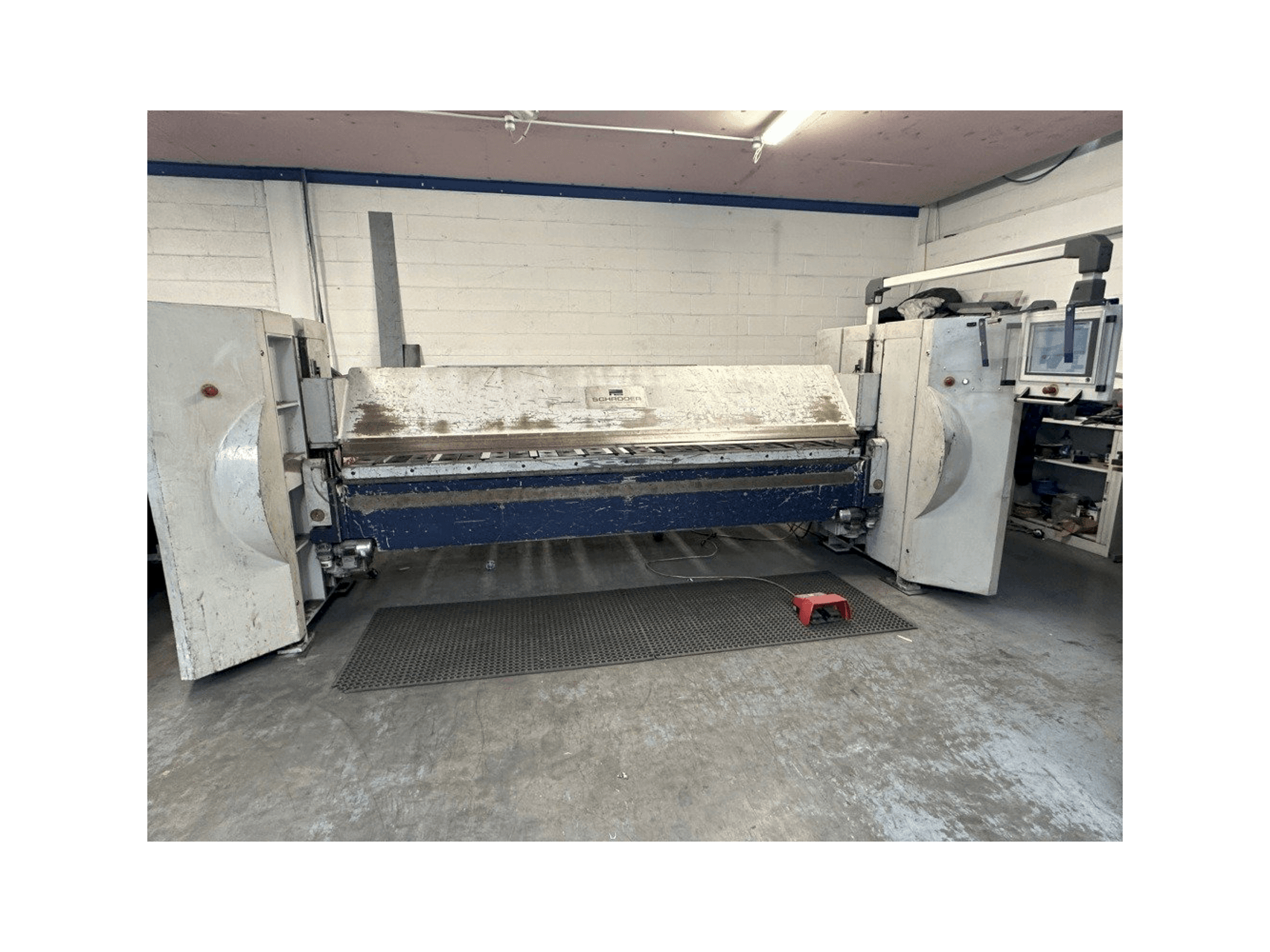 Front view of SCHRODER SPB 3200/3.0 machine