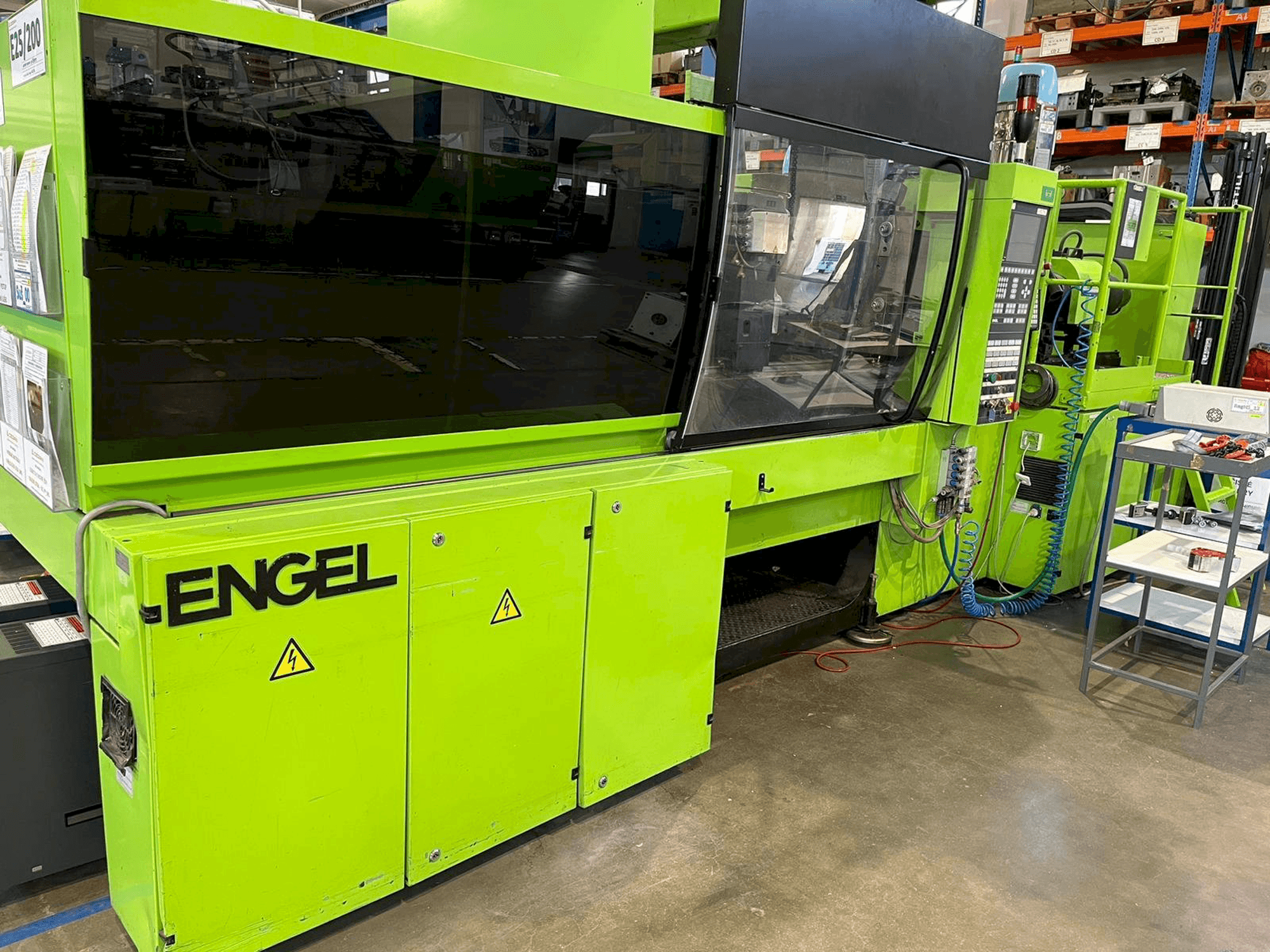 Front view of Engel ES 650/150 HL machine