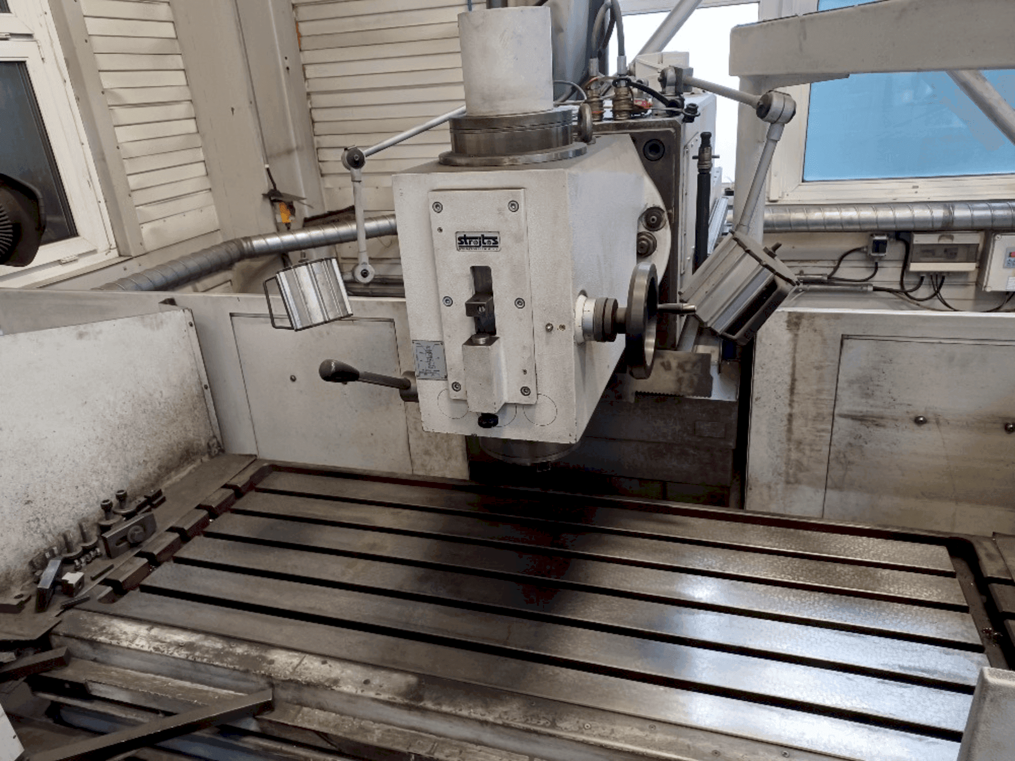 MACHINE_IMG_ALT_WORKING_ROOM