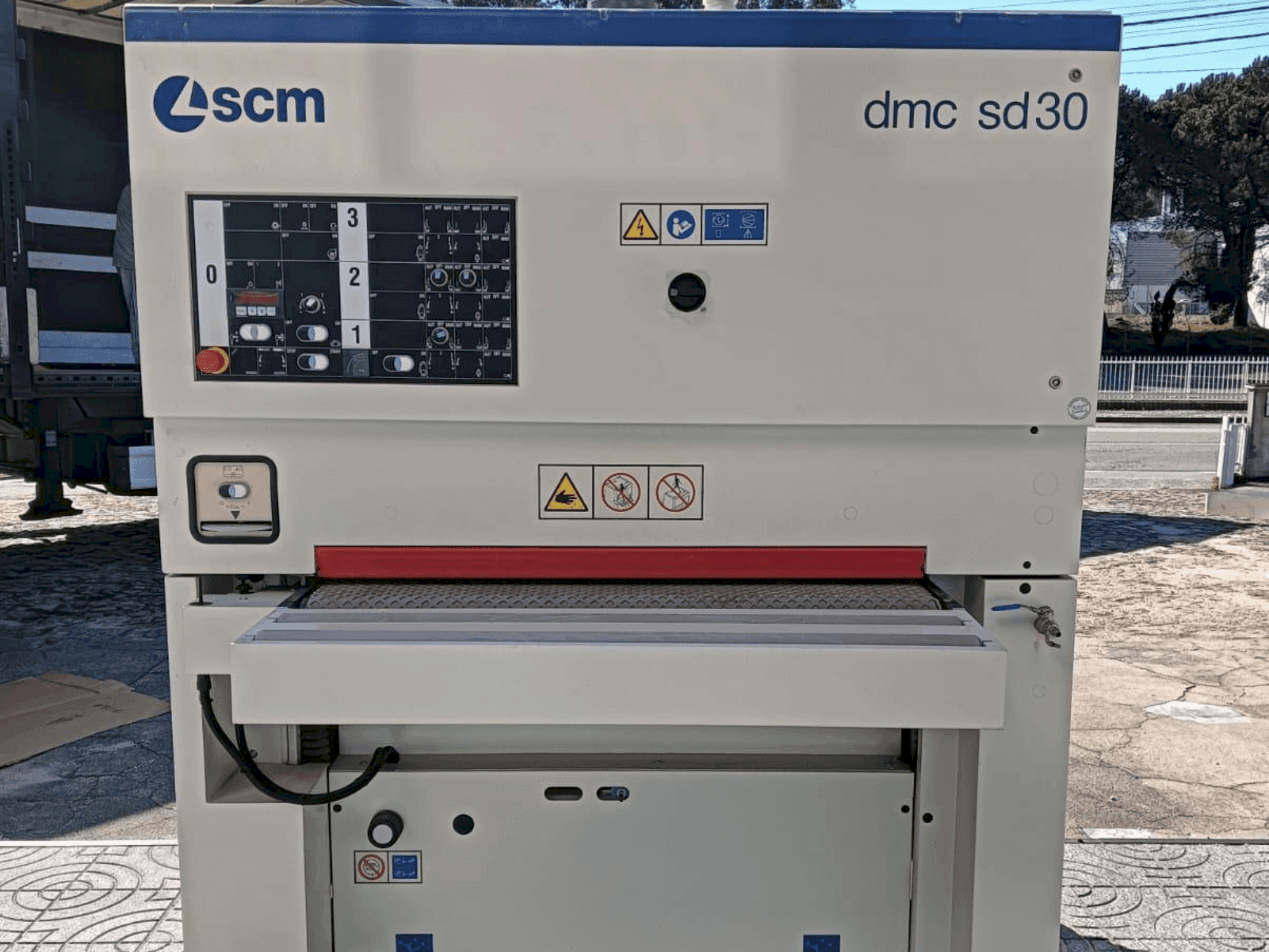 MACHINE_IMG_ALT_FRONT_VIEW