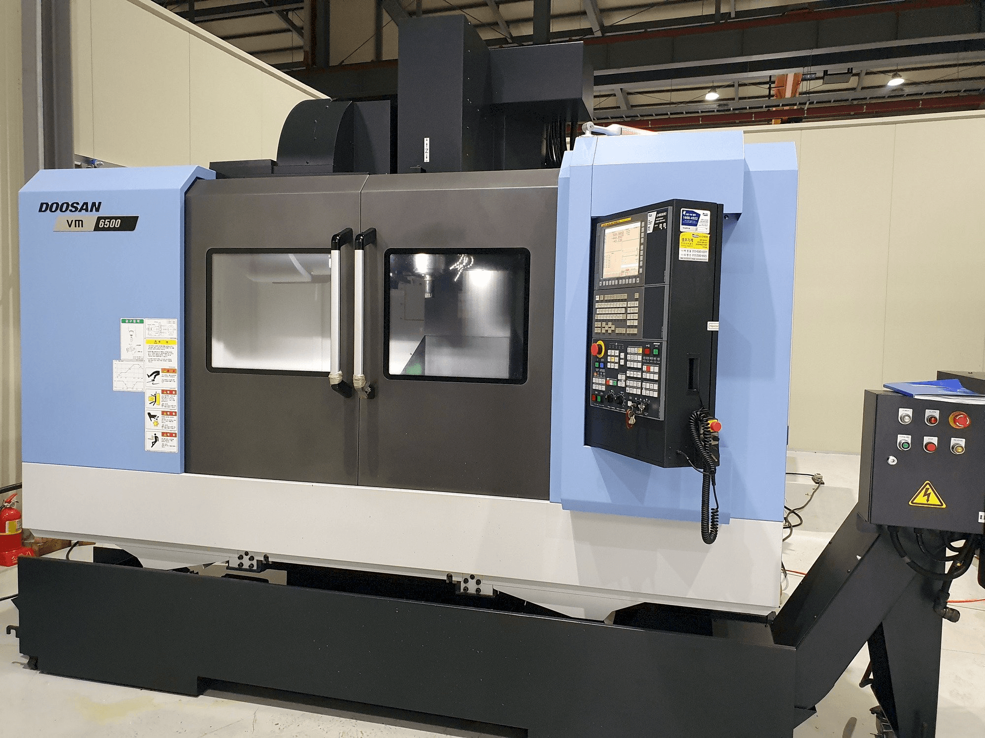 Front view of Doosan VM6500 machine