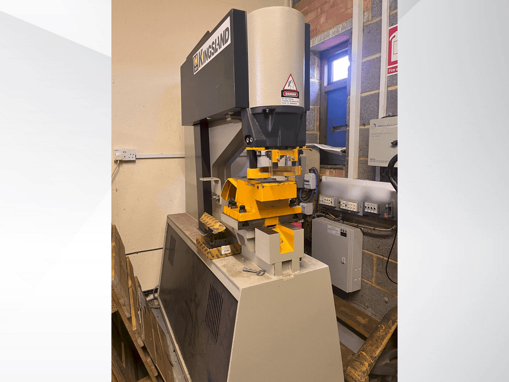 MACHINE_IMG_ALT_FRONT_VIEW