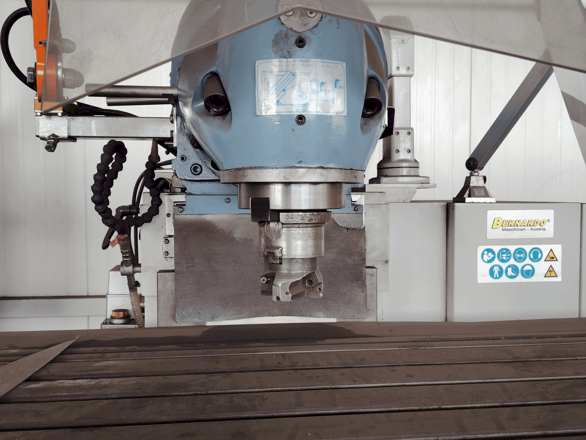 MACHINE_IMG_ALT_FRONT_VIEW