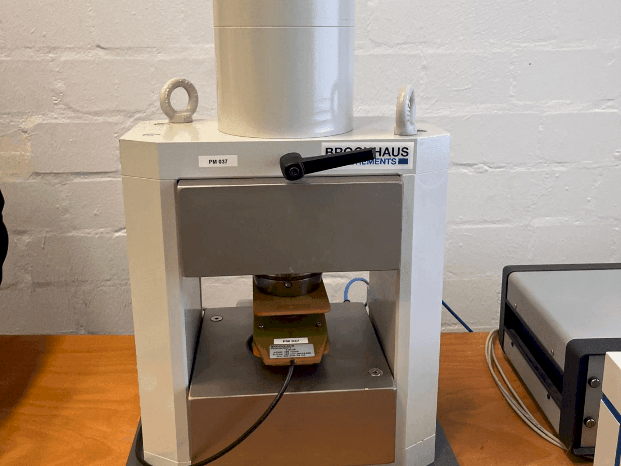 MACHINE_IMG_ALT_FRONT_VIEW