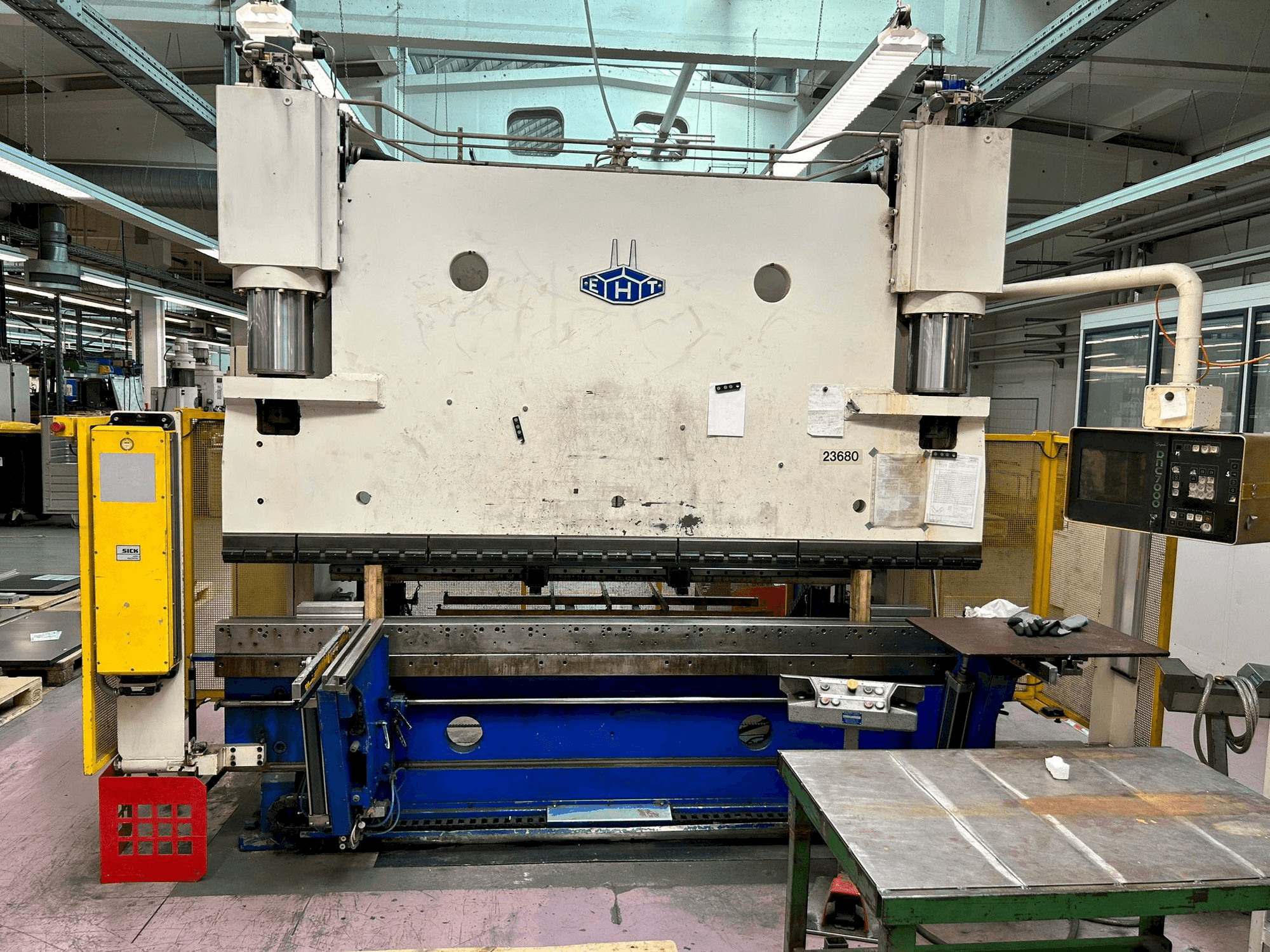 MACHINE_IMG_ALT_FRONT_VIEW