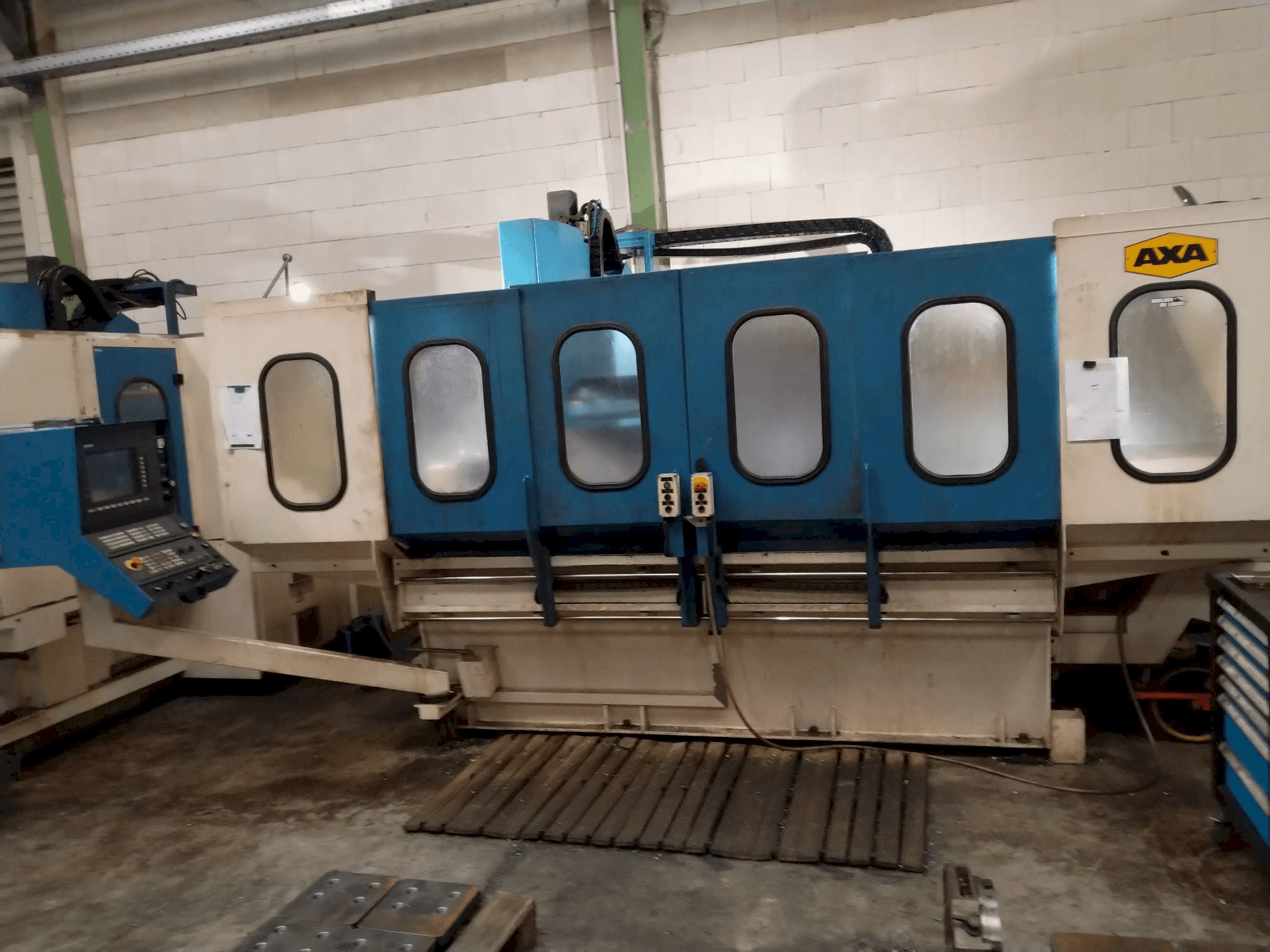 MACHINE_IMG_ALT_FRONT_VIEW