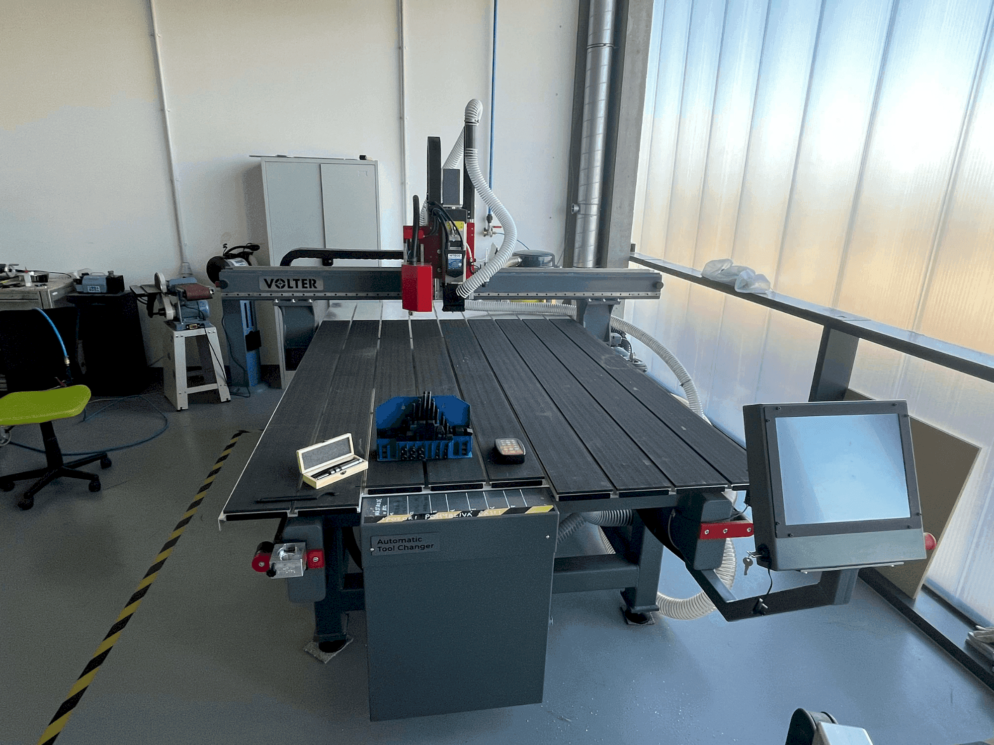 MACHINE_IMG_ALT_FRONT_VIEW