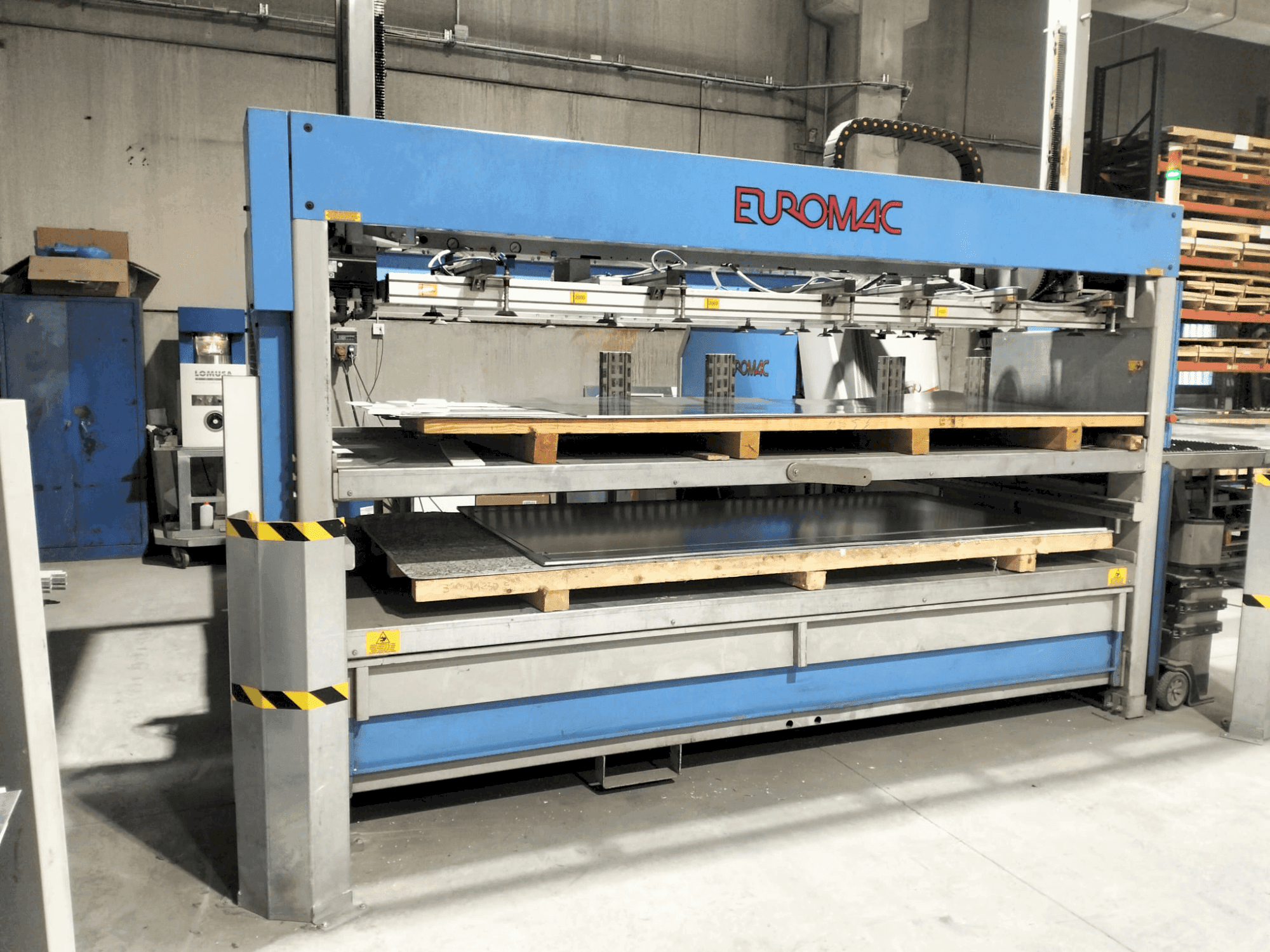 MACHINE_IMG_ALT_FRONT_VIEW
