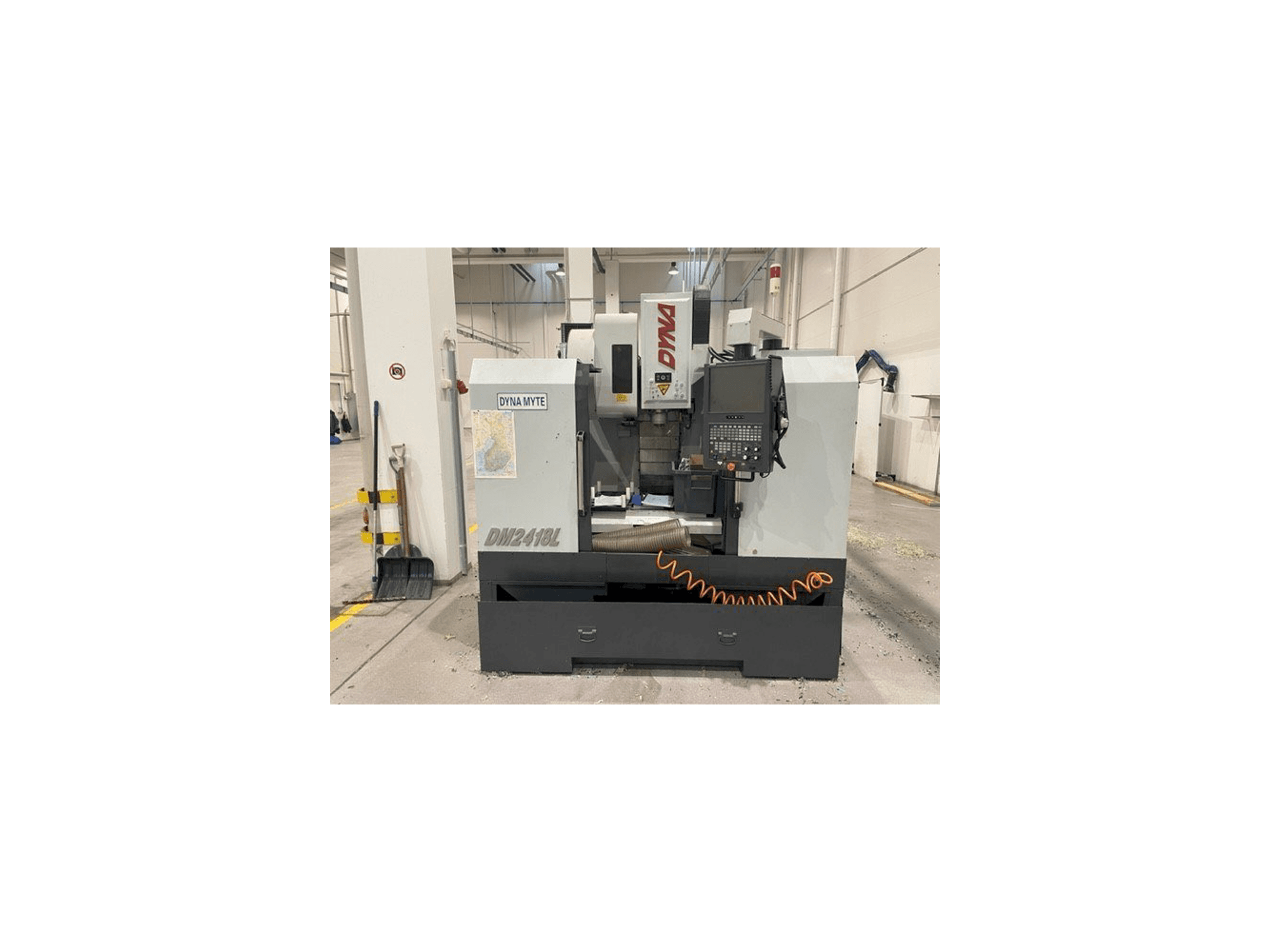 Front view of Dyna Myte DM 2418 L machine