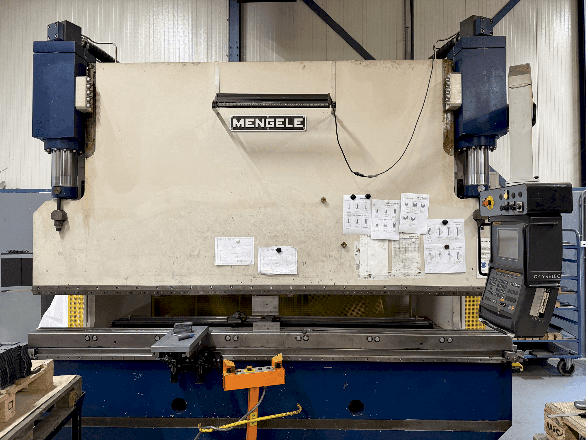 MACHINE_IMG_ALT_FRONT_VIEW