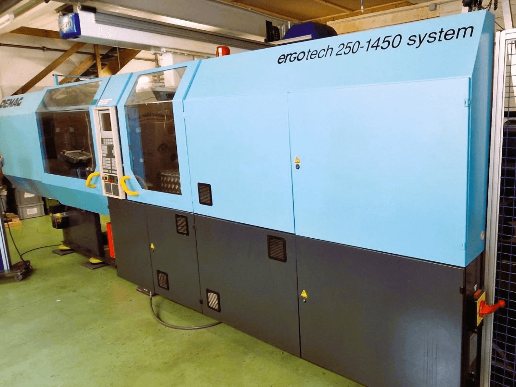 Термопластавтомат Ergotech 250-1450, вид спереду, синьо-чорний колір, з видимою панеллю керування та елементами безпеки.