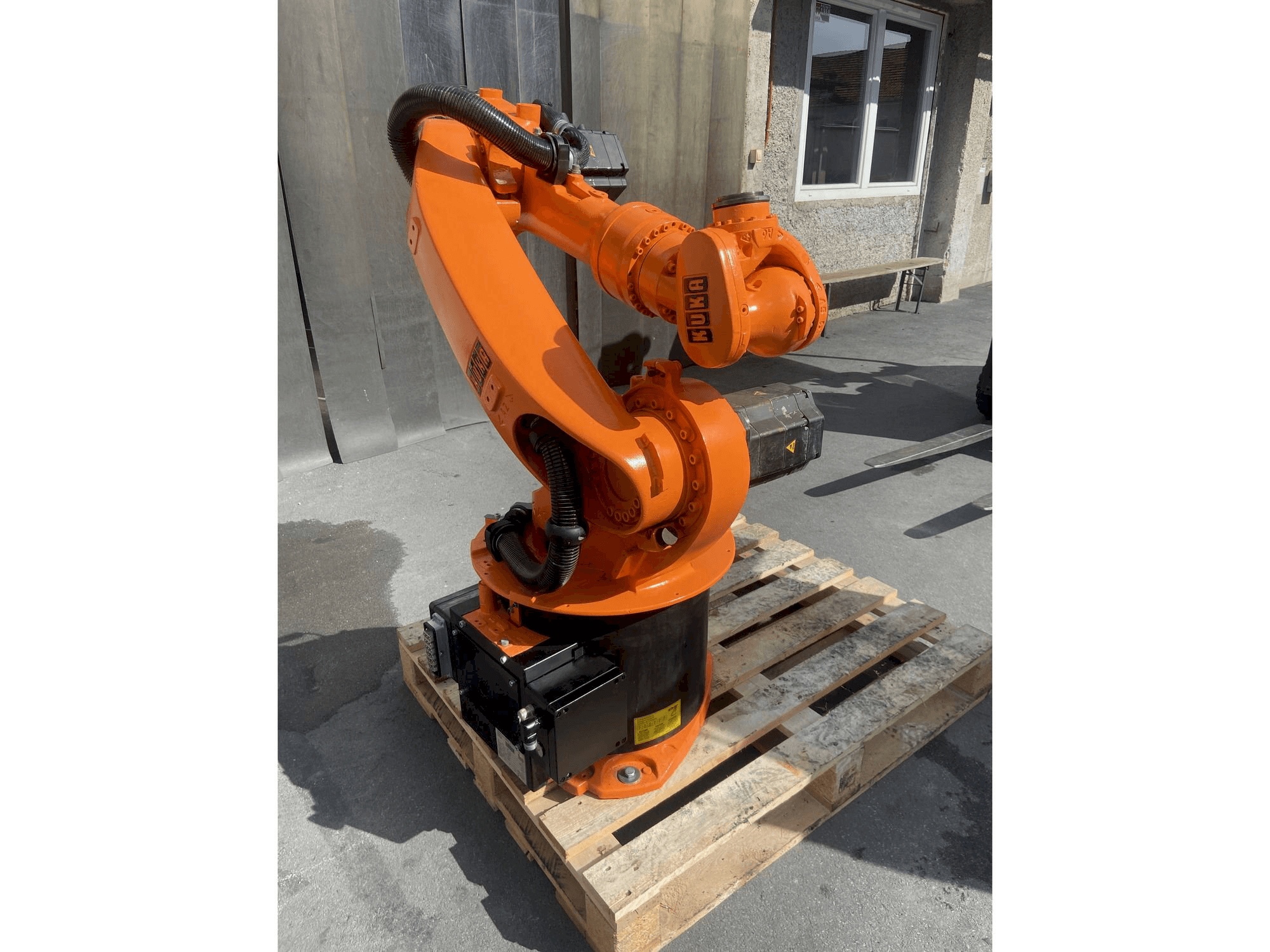 MACHINE_IMG_ALT_FRONT_VIEW