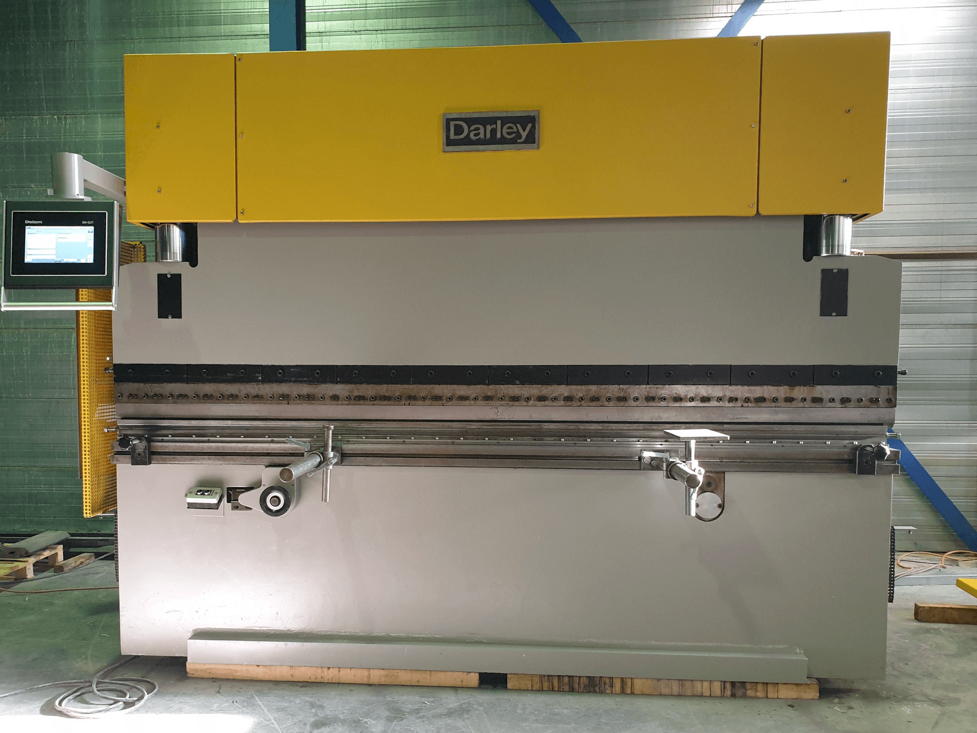 Front view of Darley EHP 80 31/25 Machine