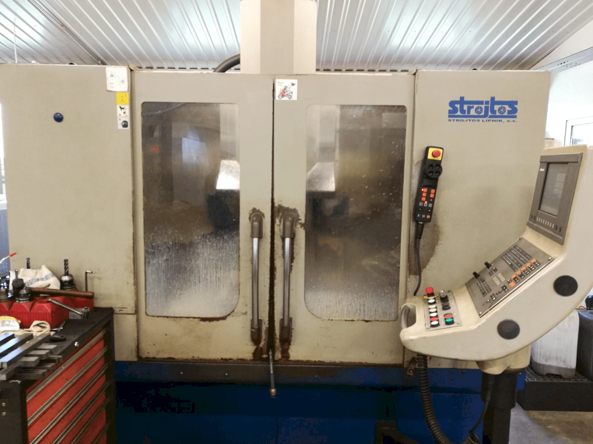 Front view of Strojtos VMC 40/8 machine