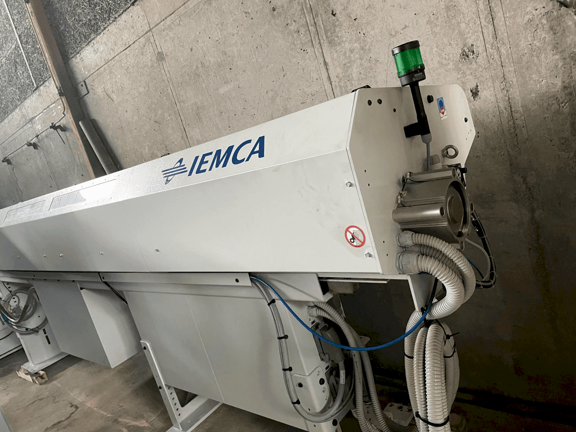 MACHINE_IMG_ALT_FRONT_VIEW