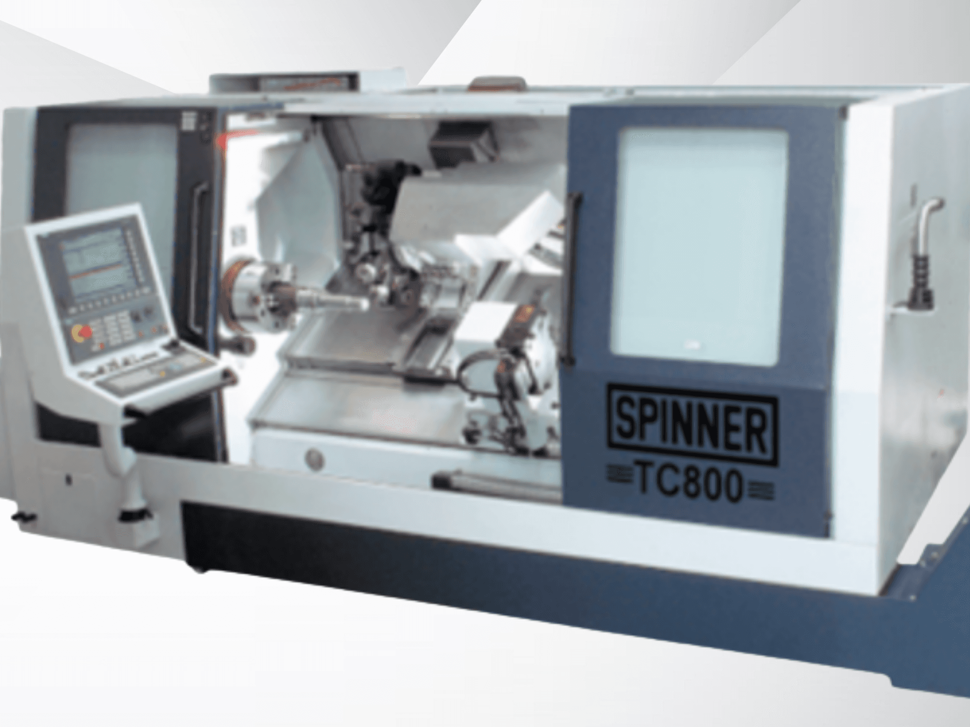 Токарно-фрезерний центр SPINNER TC800 110MCY, вид спереду, на якому видно панель управління та внутрішню частину верстата зі шпинделем і різальними інструментами.