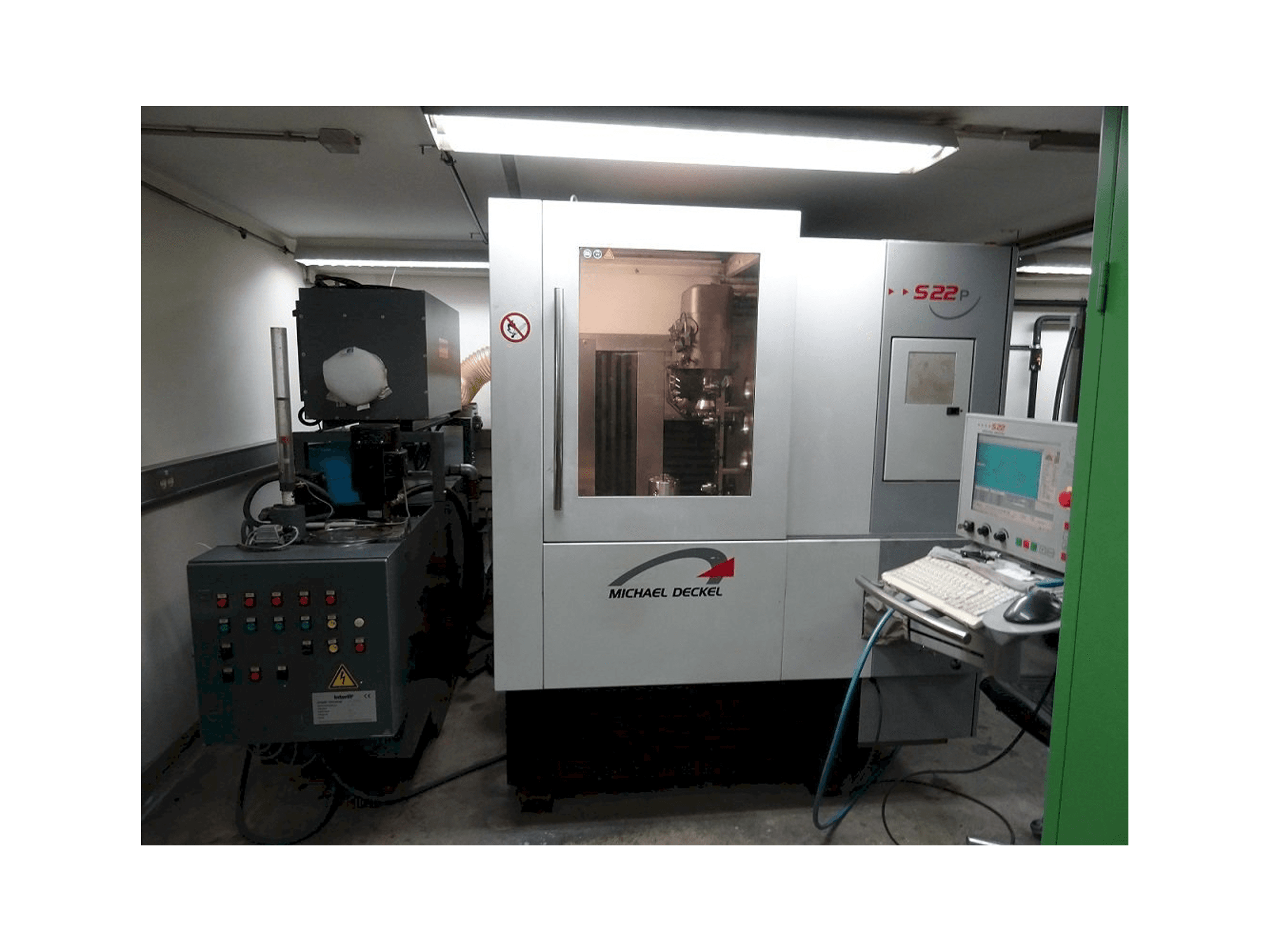 Front view of Michael Deckel S22 P machine