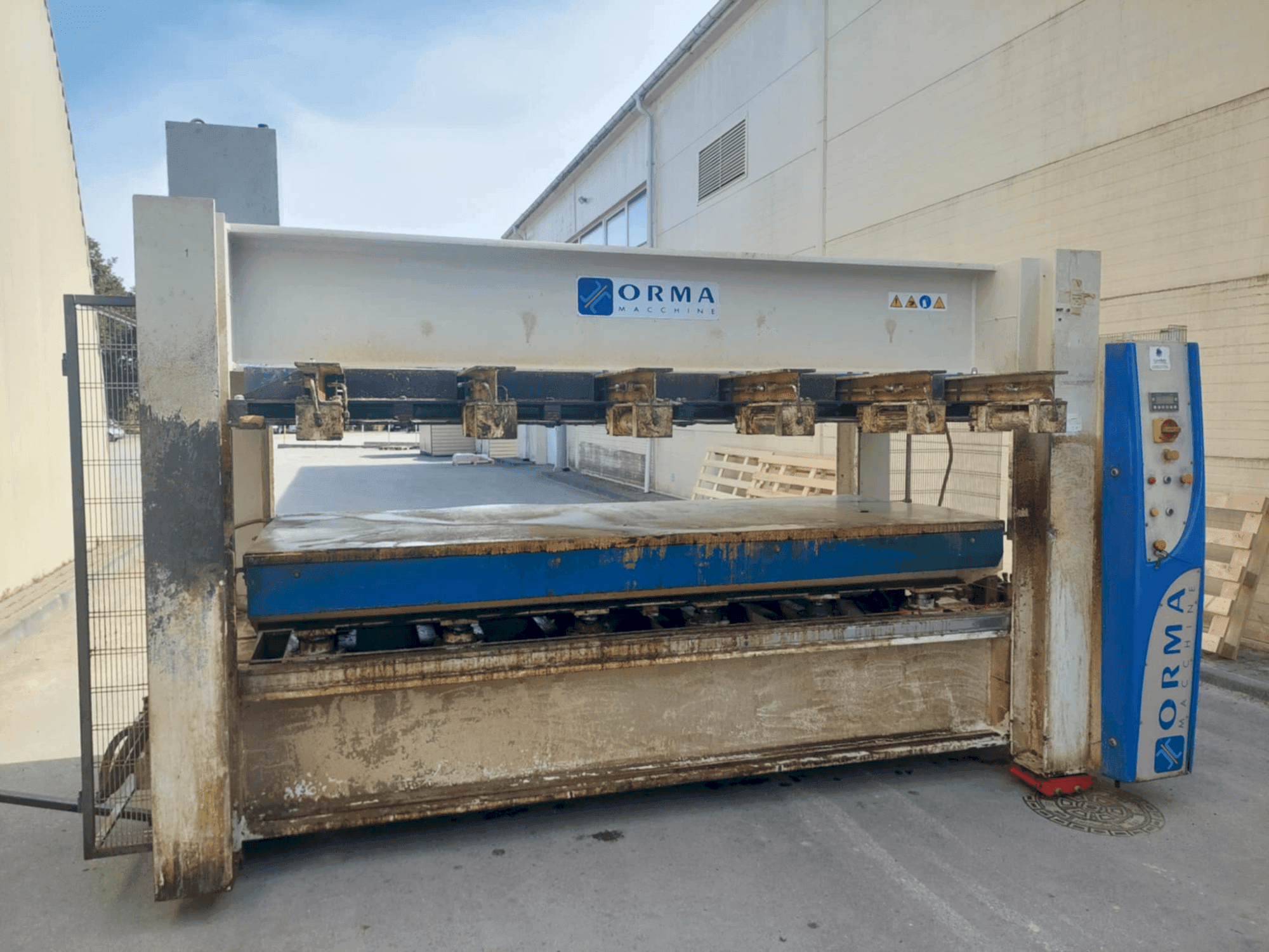 MACHINE_IMG_ALT_FRONT_VIEW