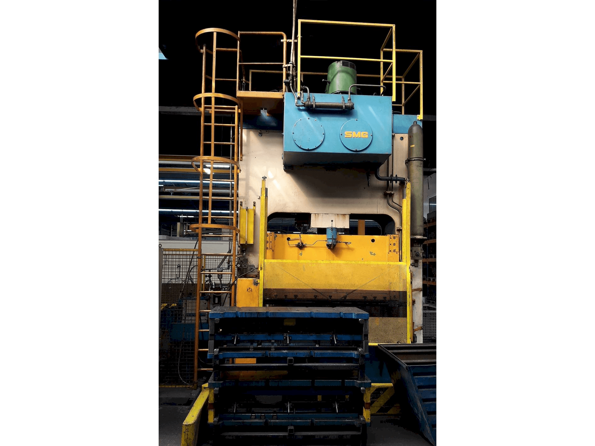 Front view of SMG SCHULER DS 200 + Z 60 machine