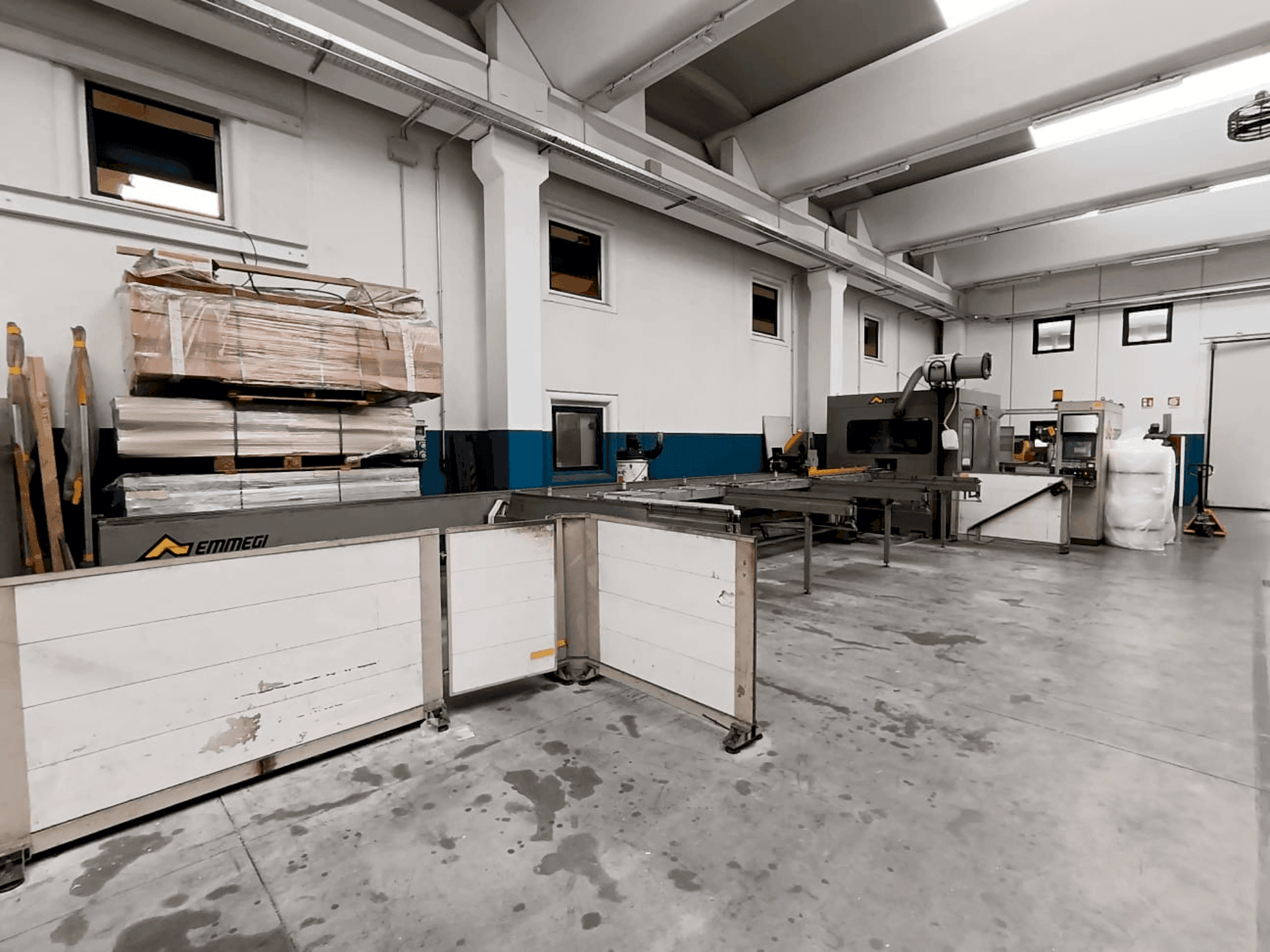 MACHINE_IMG_ALT_FRONT_VIEW