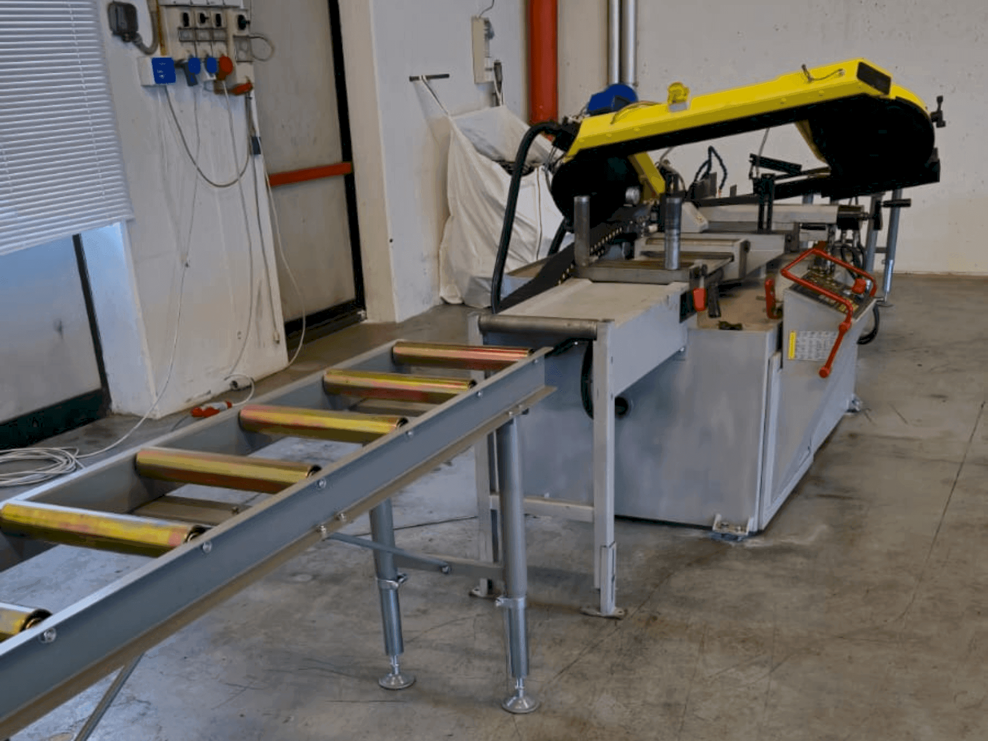 MACHINE_IMG_ALT_FRONT_VIEW