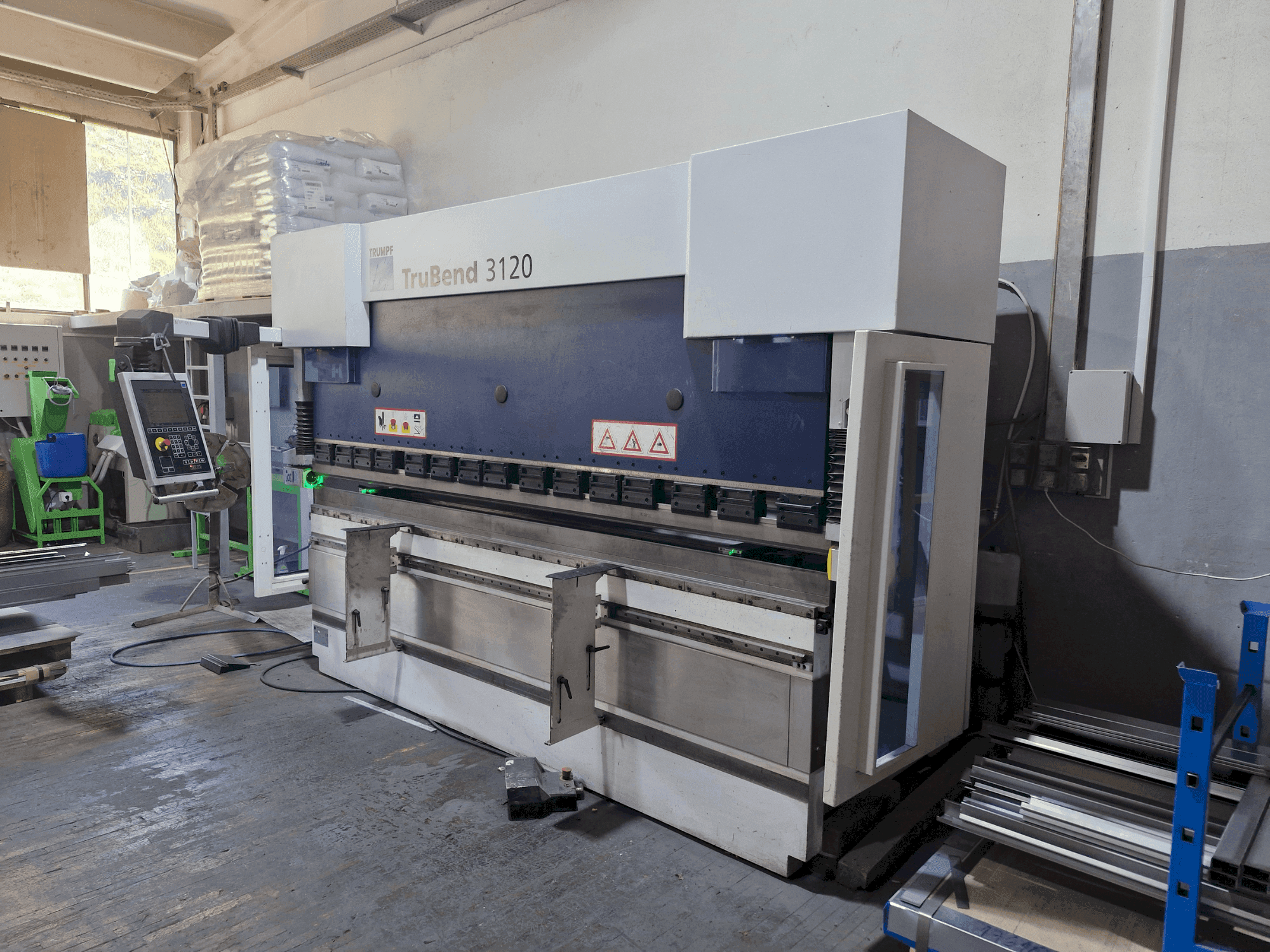 MACHINE_IMG_ALT_FRONT_VIEW